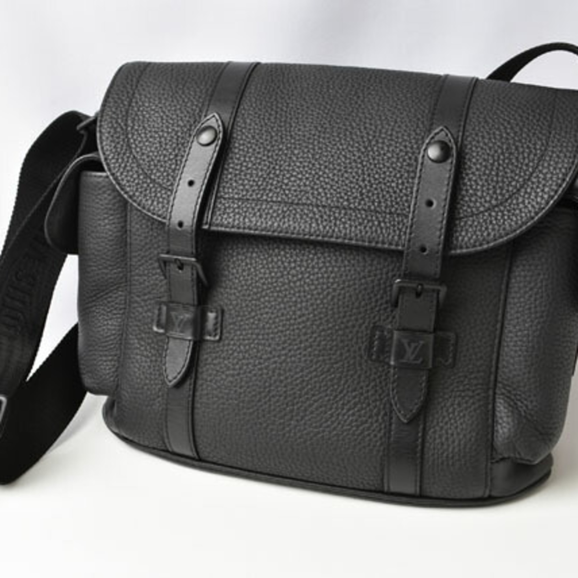 Louis Vuitton Shoulder Bag for Men LOUIS VUITTON Christopher M58476 Black Taurillon Leather