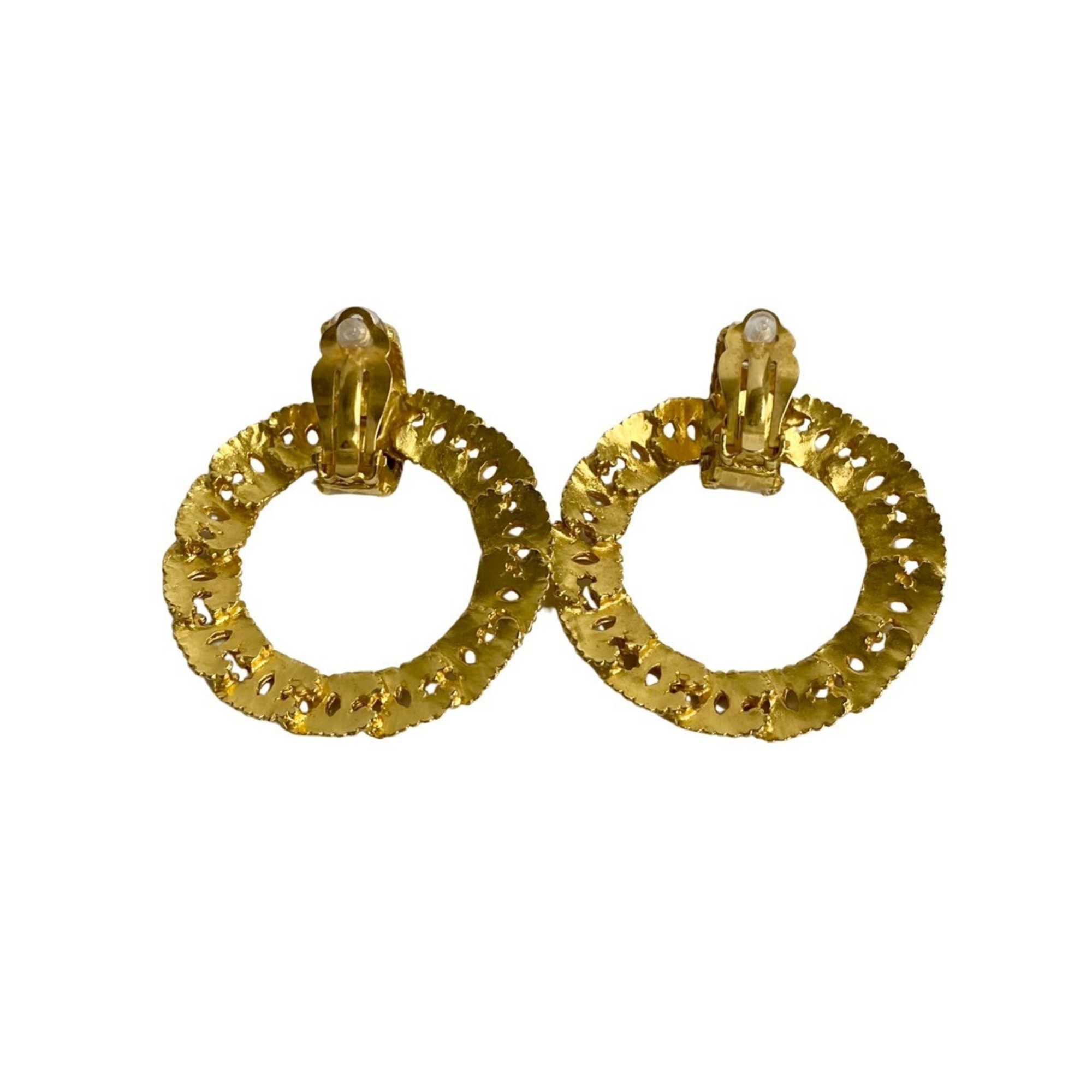 CHANEL 96A Coco Mark Circle Motif Earrings Gold 24002