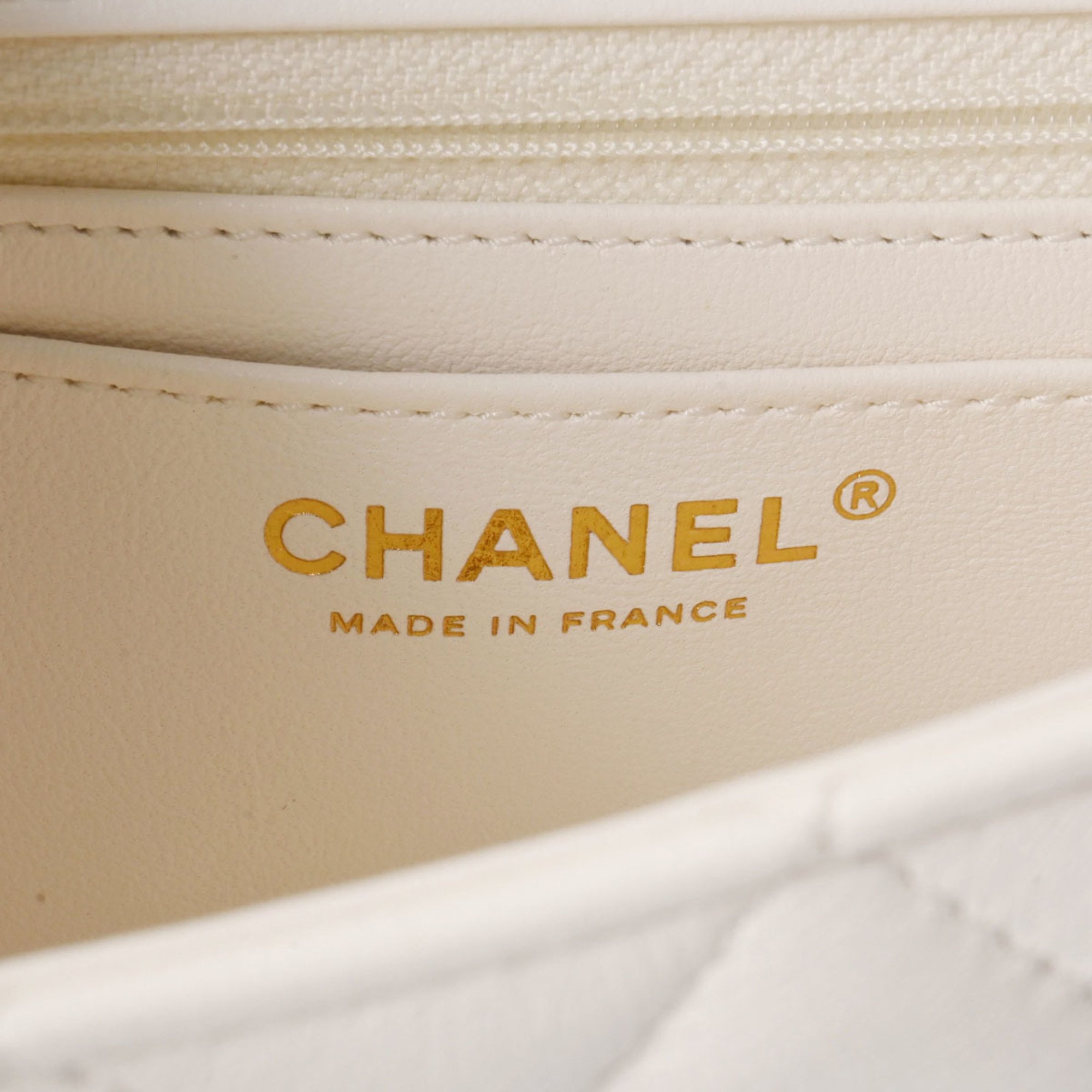 CHANEL Chanel Matelasse Chain Shoulder Bag White - Women's Lambskin