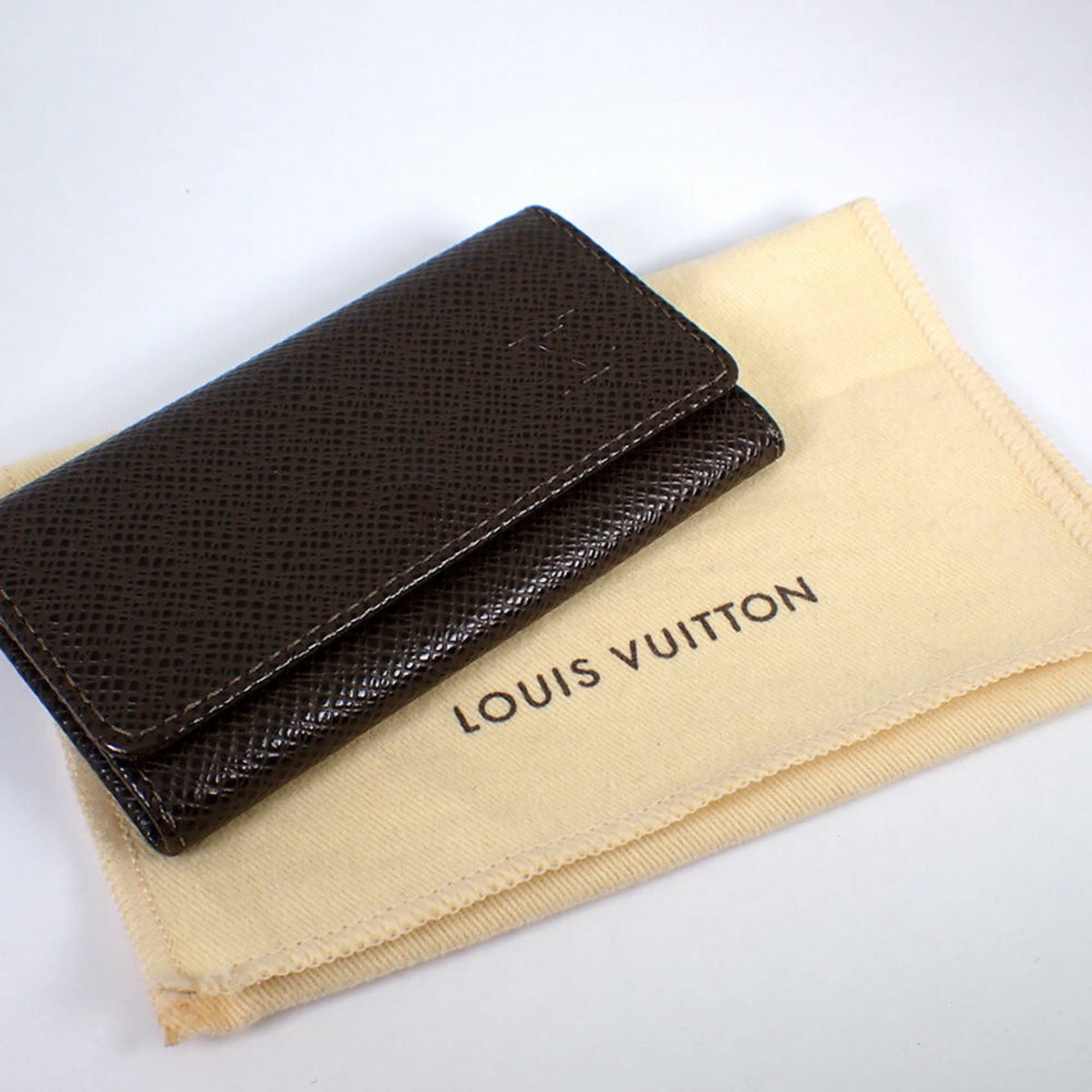 Louis Vuitton Taiga M30528 Multicle CA0055 4-key case