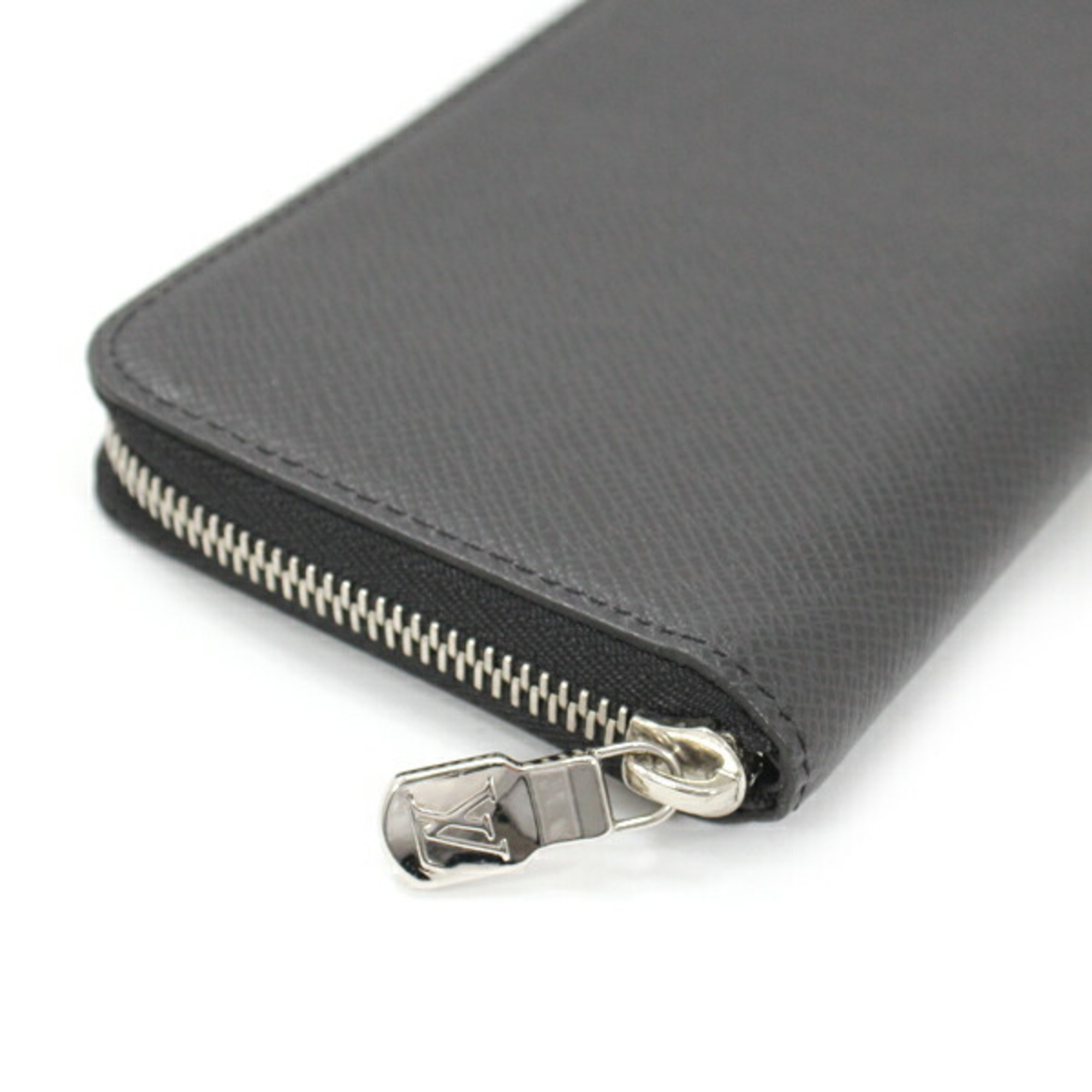 Louis Vuitton Long Wallet Round Taiga Leather Black Zipper Vertical M30503 Men's Zip LOUIS VUITTON KM2655-y