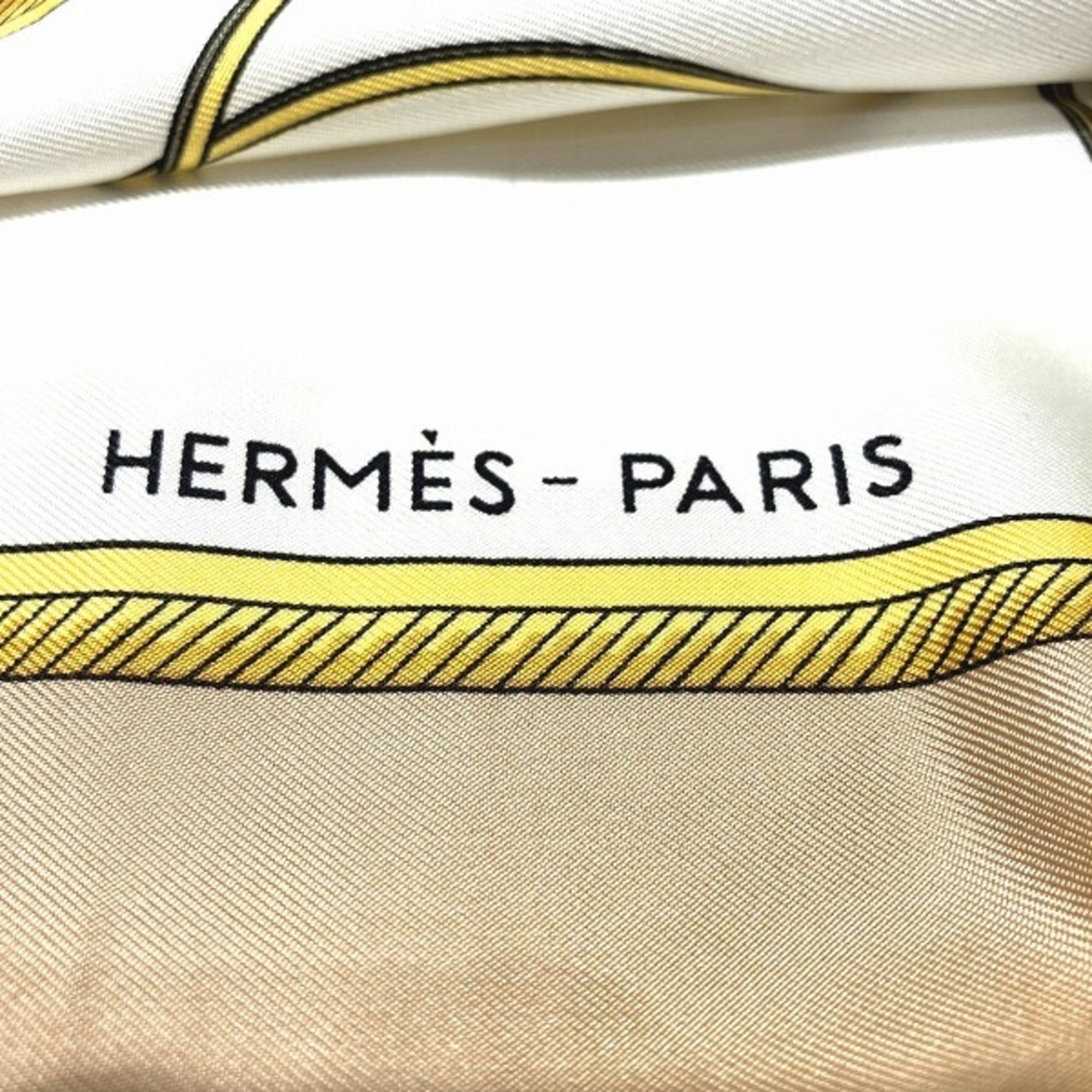 Hermes Carré 90 Folding Covered Carriage Accessories Scarves Women's