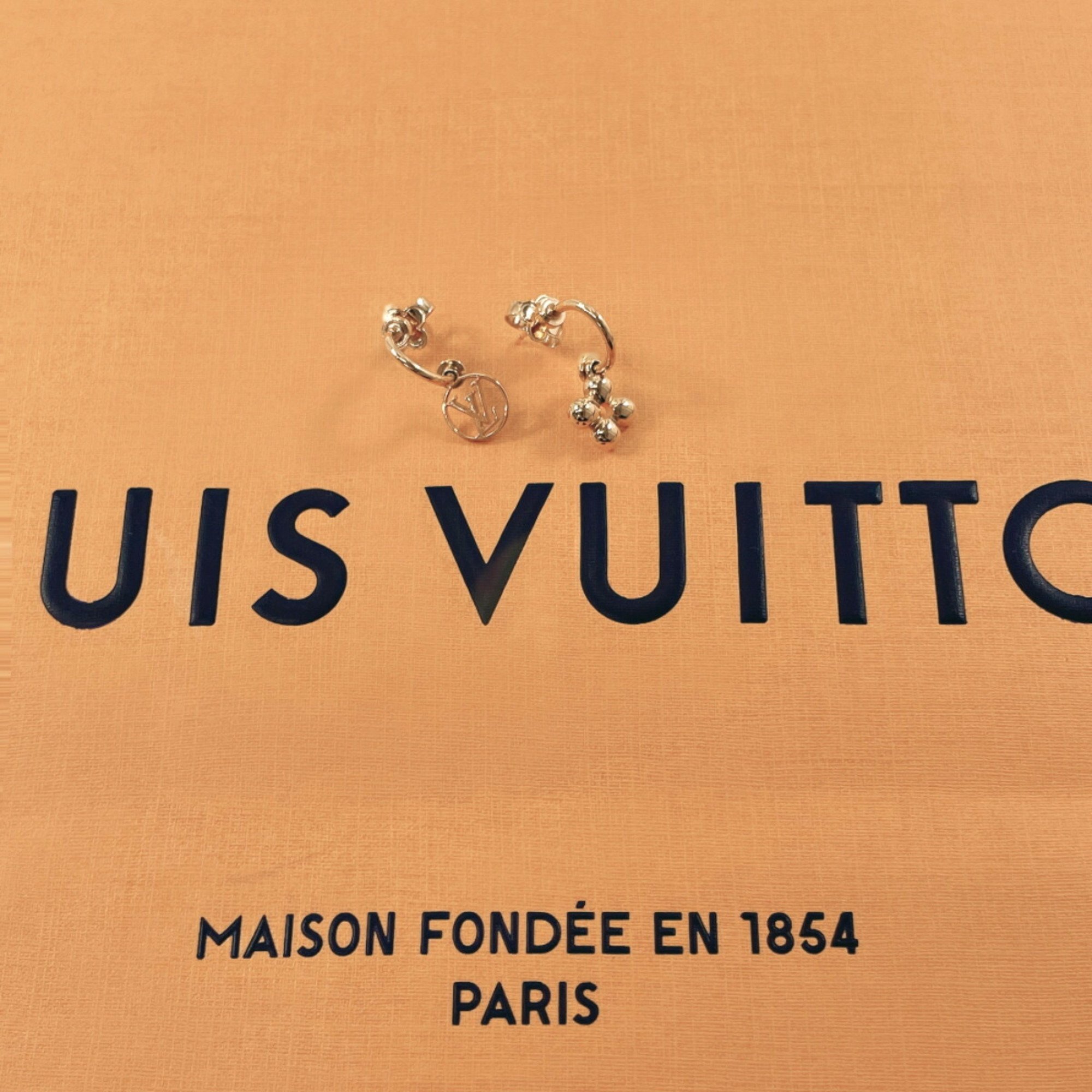 LOUIS VUITTON Blooming Earrings M64859 Metal Gold DE Stamp Women's N4013561
