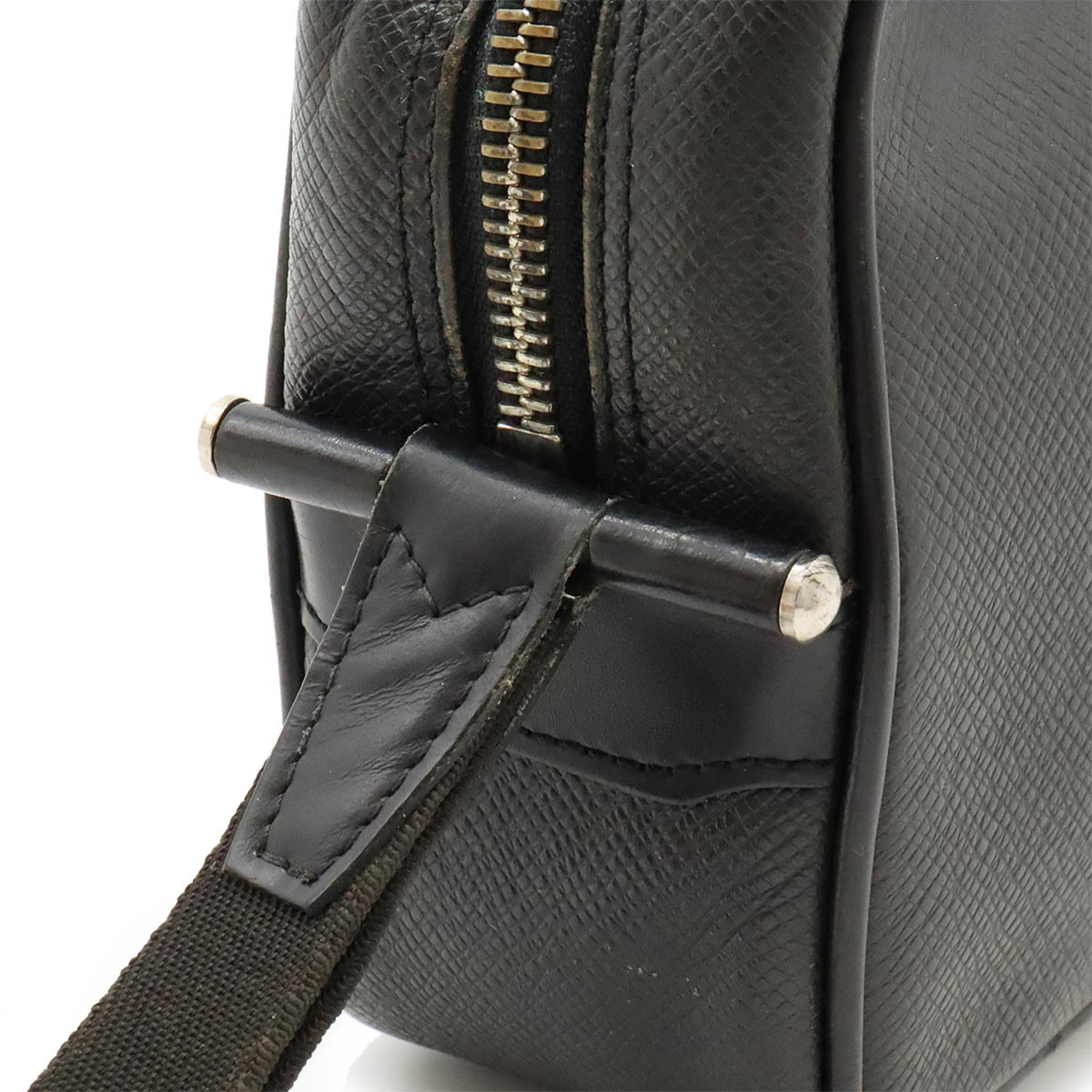 LOUIS VUITTON Louis Vuitton Taiga Karuga Second Bag Clutch Handbag Leather Ardoise Black M30812