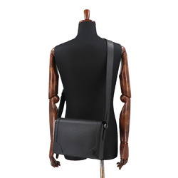 LOUIS VUITTON Taiga New Flap Shoulder Bag Noir M30807 RFID bag
