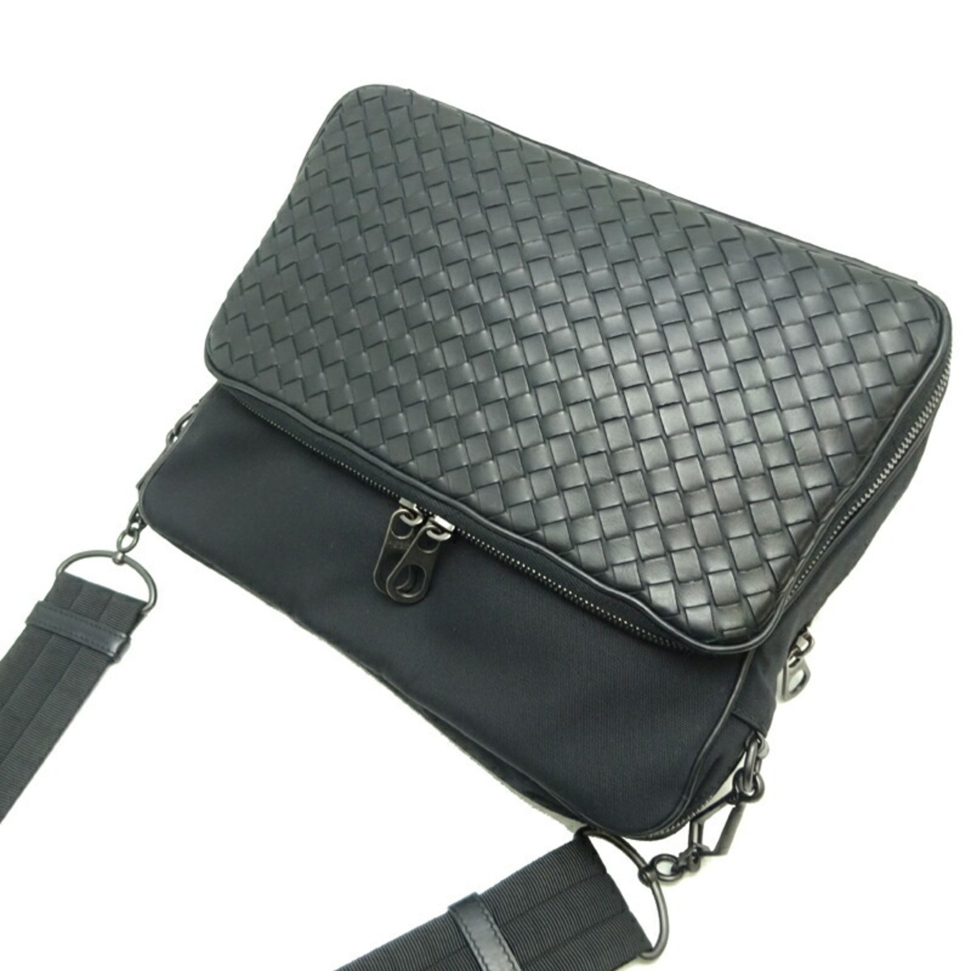 Bottega Veneta Intrecciato Men's Shoulder Bag 407391 Leather Black