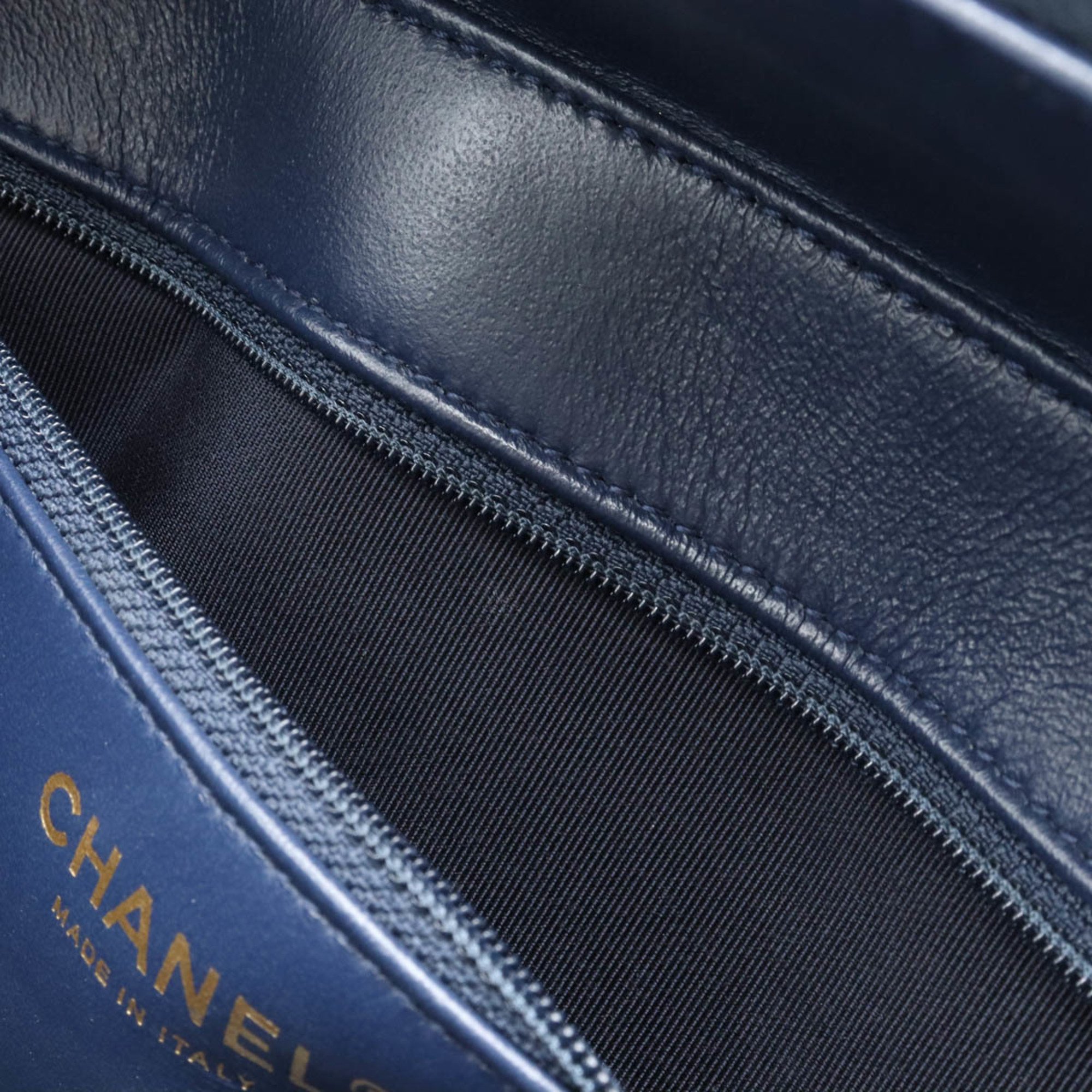 CHANEL CC Filigree Matelasse Vanity Case Handbag Chain Shoulder Caviar Skin Navy A93344