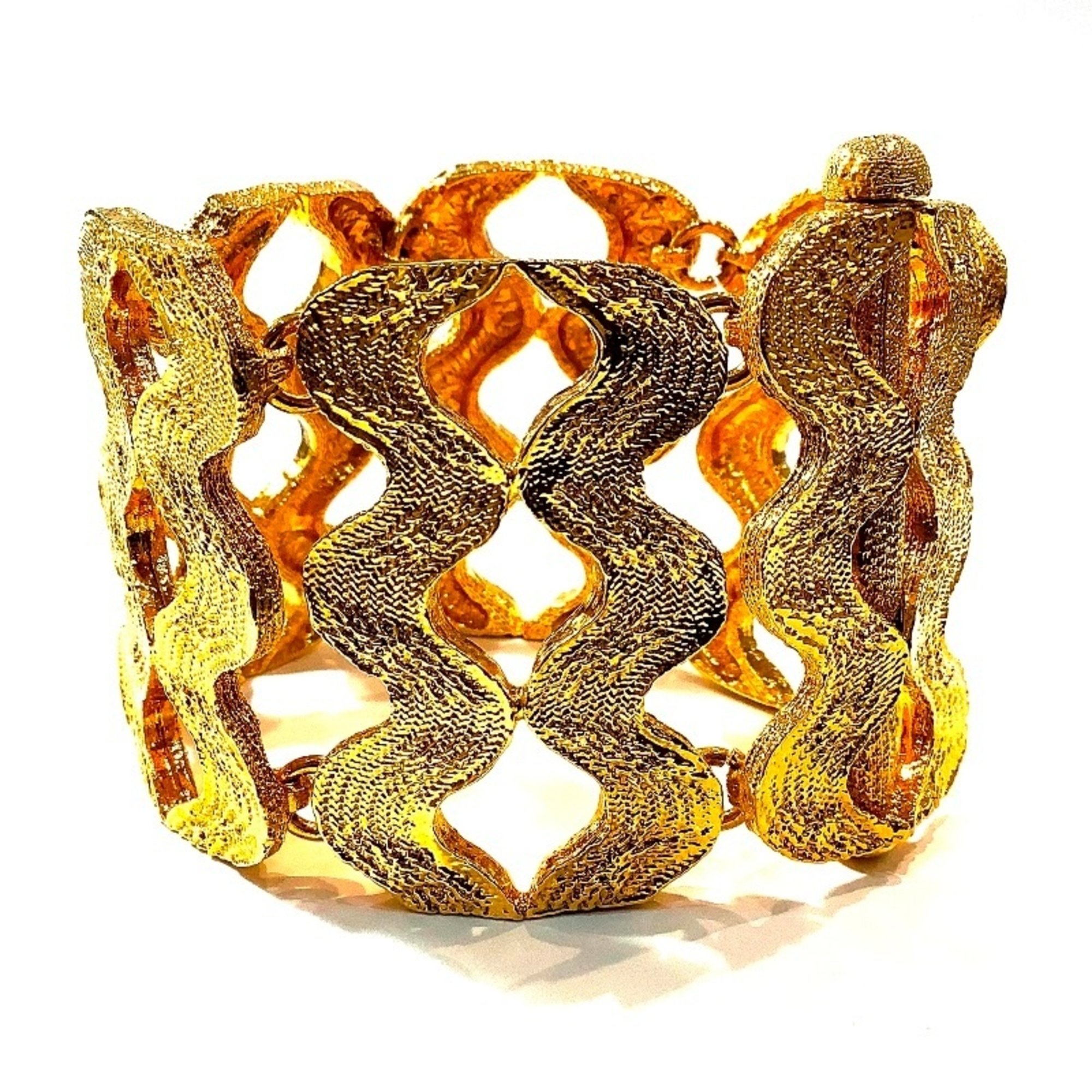 Yves Saint Laurent (YVES SAINT LAURENT) YSL Wave pattern bangle bracelet Width approx. 5cm Gold color Plug-in type KB-8425