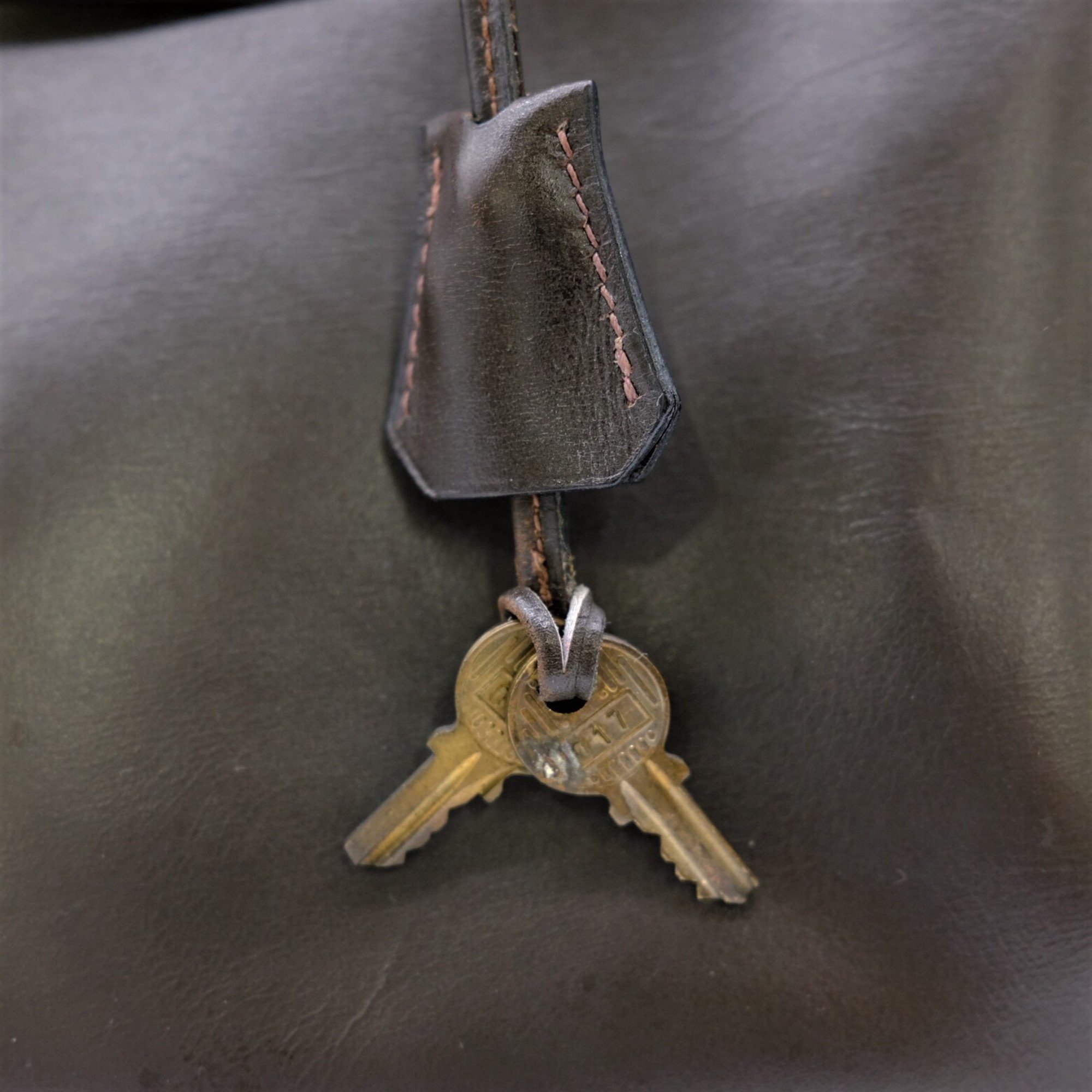HERMES Kelly 32 handbag in box calf leather, dark brown