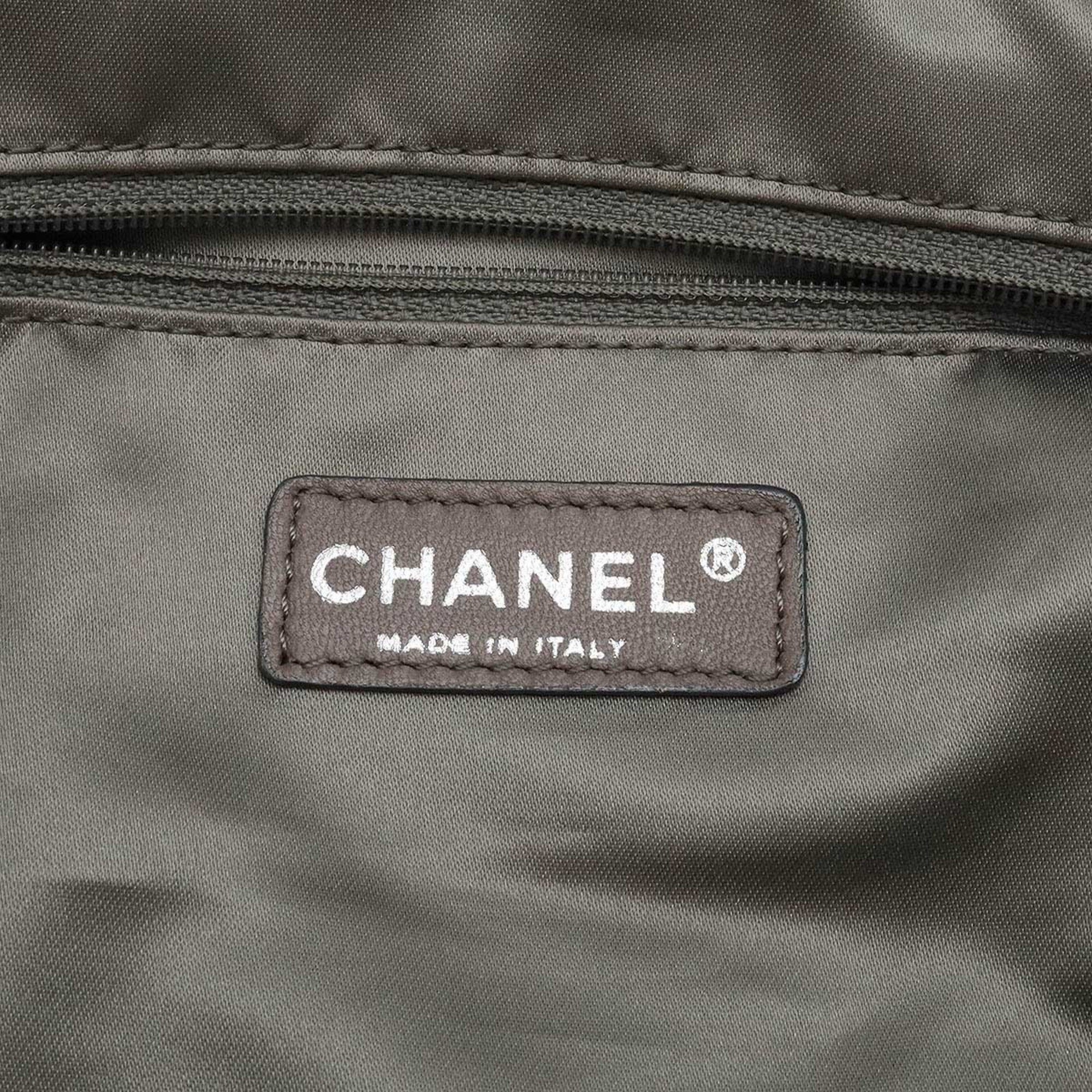 CHANEL 2.55 Matelasse Tote Bag Handbag Turnlock Caviar Skin Leather Ivory White
