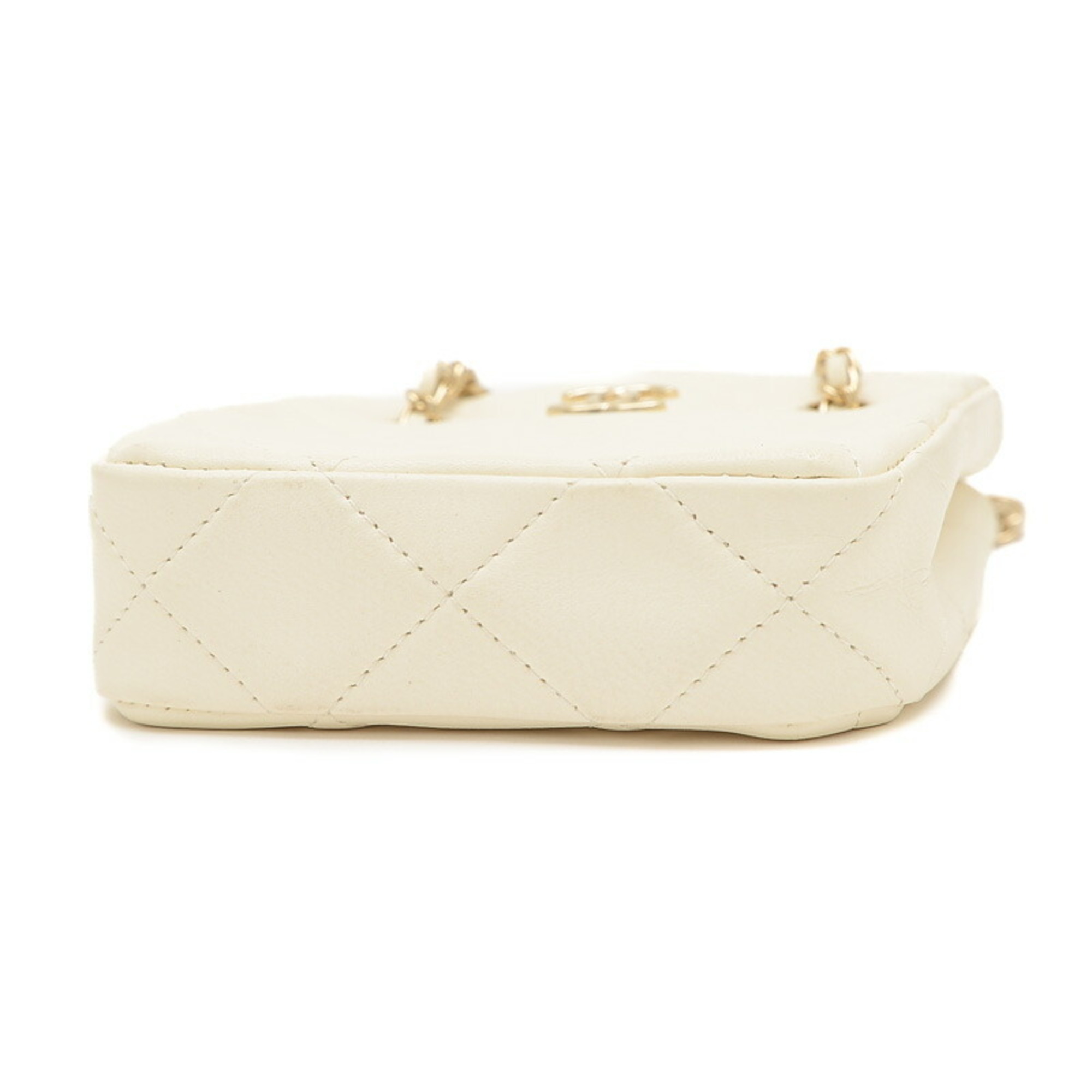 Chanel Matelasse Chain Shoulder Bag Pochette White AP2547