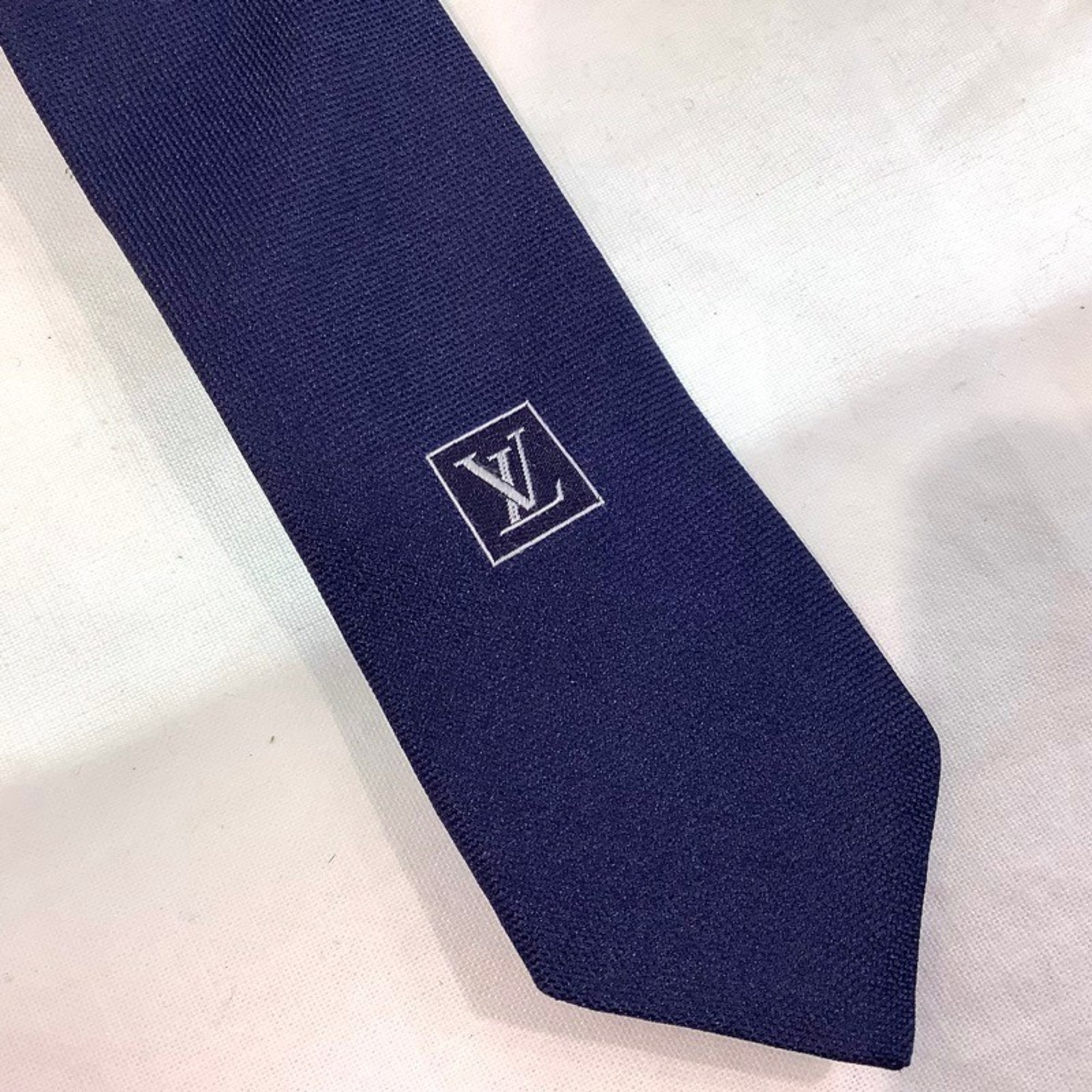 LOUIS VUITTON Cravat Letters x NBA Blue Marine Necktie 100% SILK KB-8612