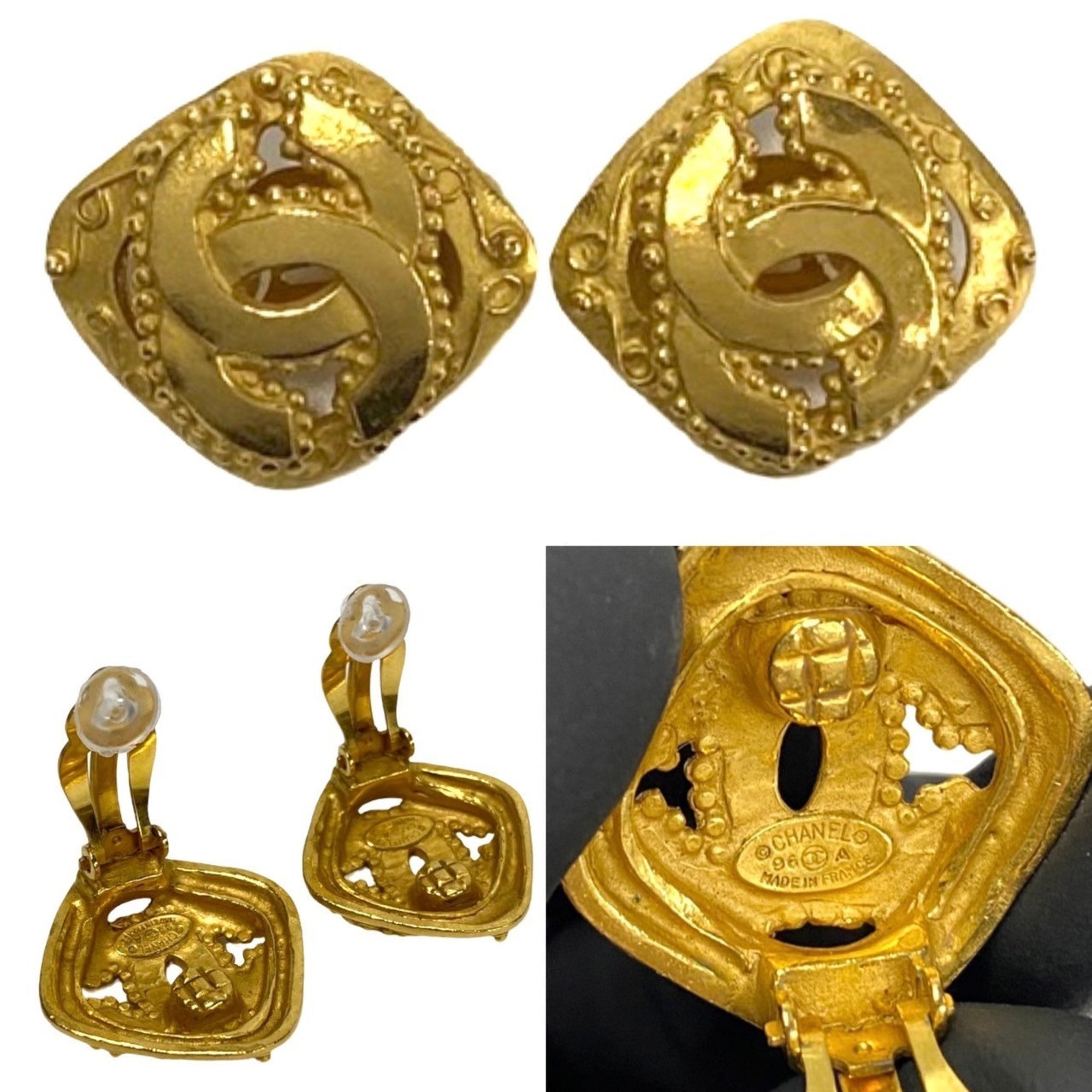 CHANEL 96A engraved Coco mark motif earrings, ear cuffs, gold, 591-9