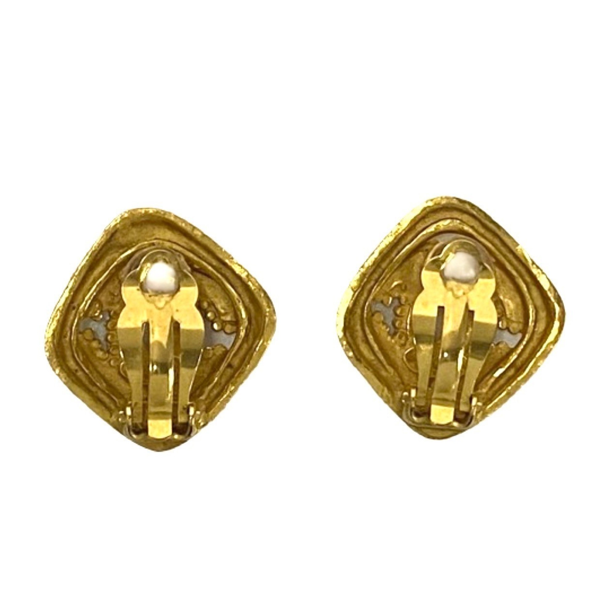 CHANEL 96A engraved Coco mark motif earrings, ear cuffs, gold, 591-9