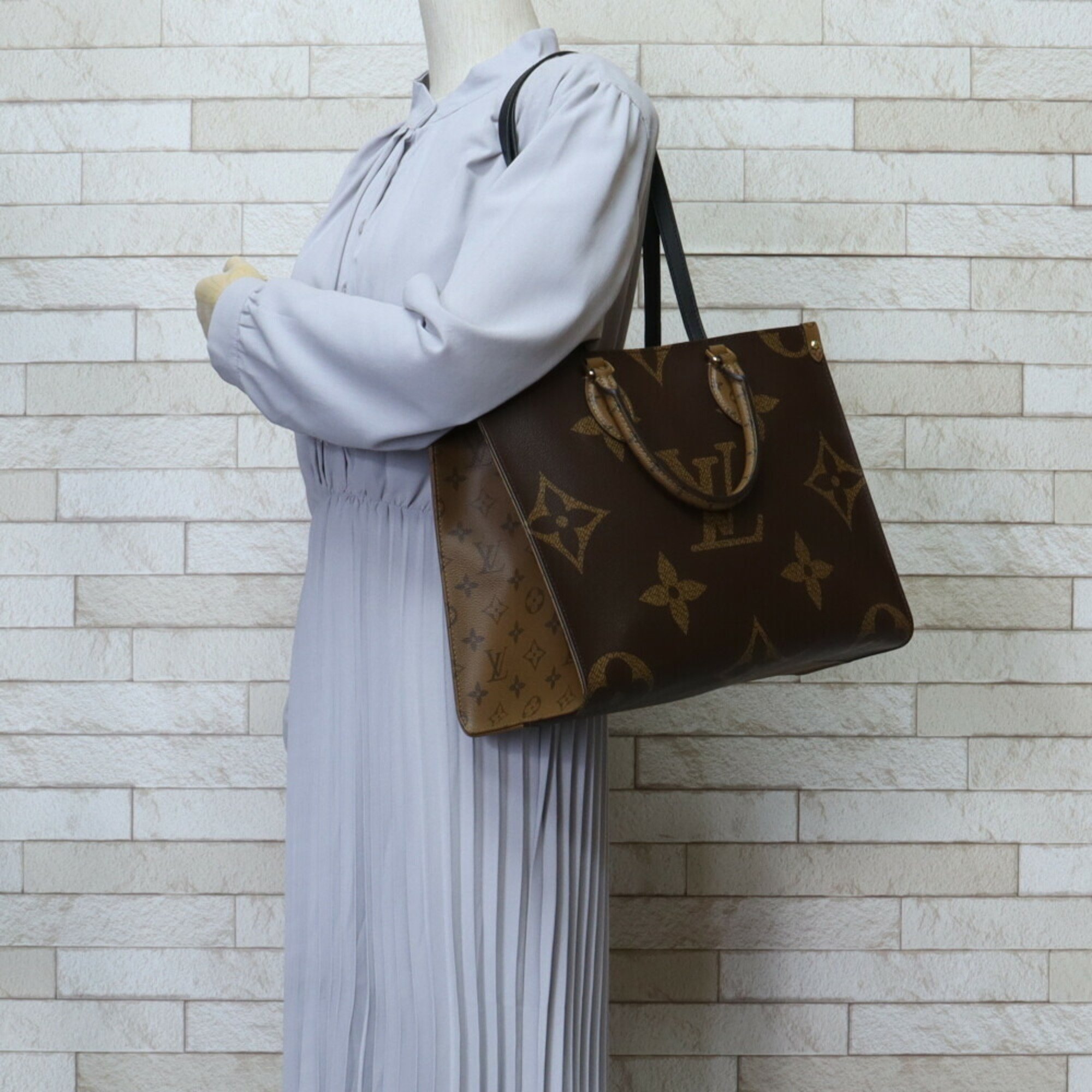 Louis Vuitton On the Go MM Monogram Giant Shoulder Bag Reverse M45321 Brown Unisex LOUIS VUITTON 2way