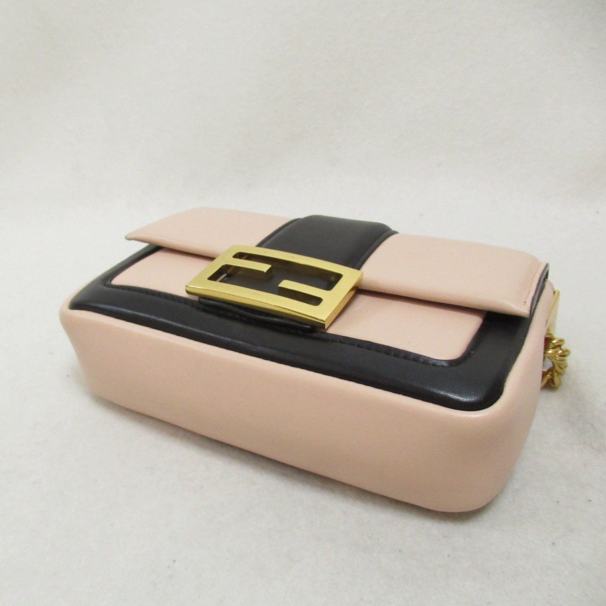 FENDI ChainShoulder Bag Pink leather