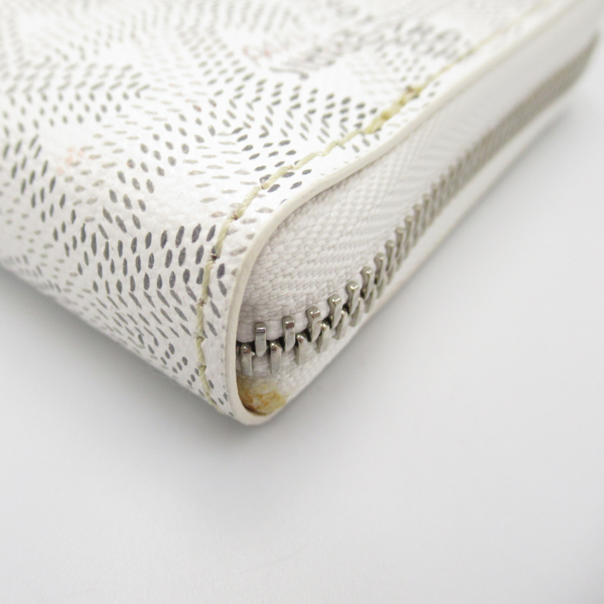 GOYARD Round long wallet White leather