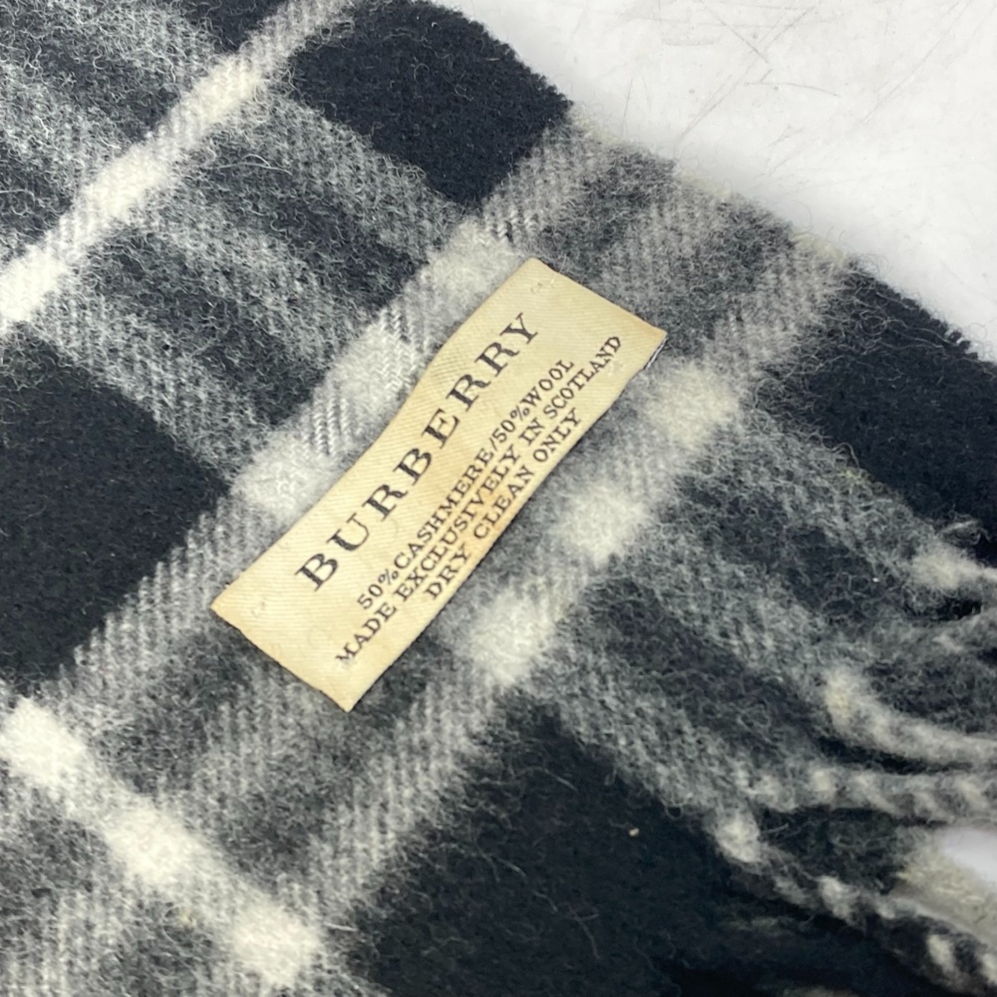 Burberry Check pattern fringe Scarf Black