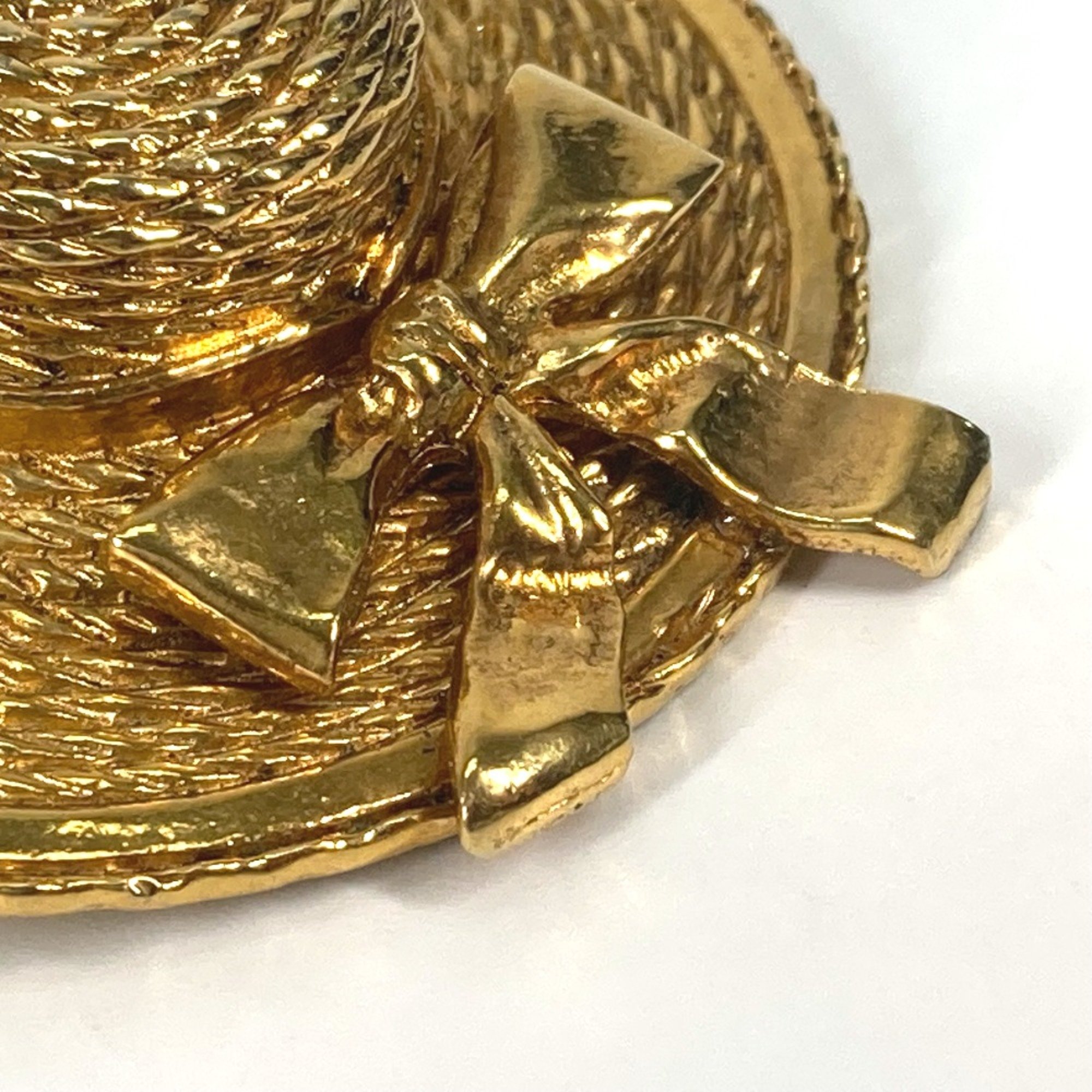 Chanel vintage Accessories Brooch Gold