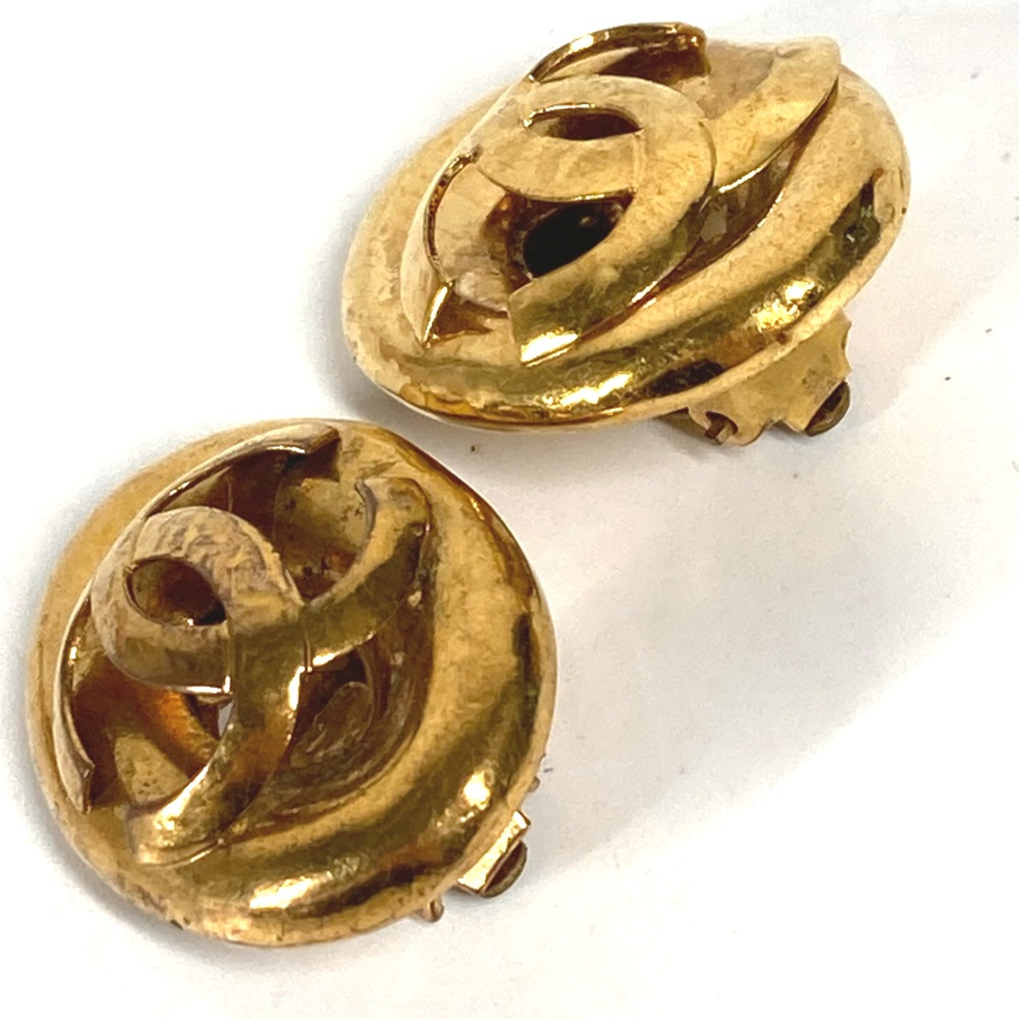 Chanel vintage accessories round Earrings Gold