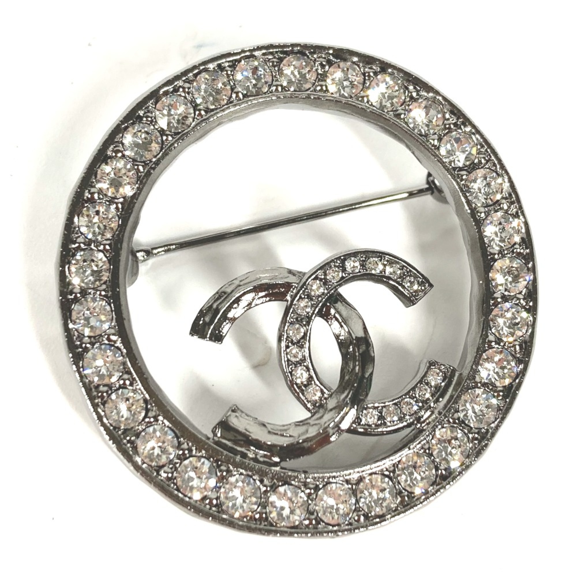 Chanel 21K Accessories Brooch Silver