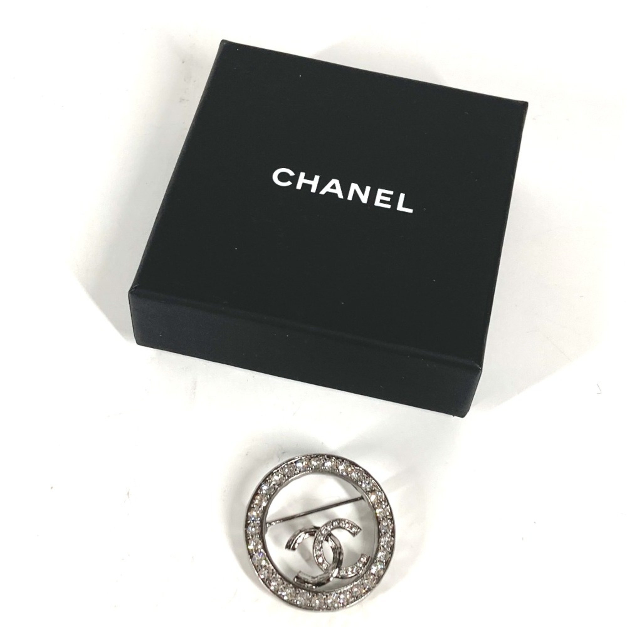 Chanel 21K Accessories Brooch Silver