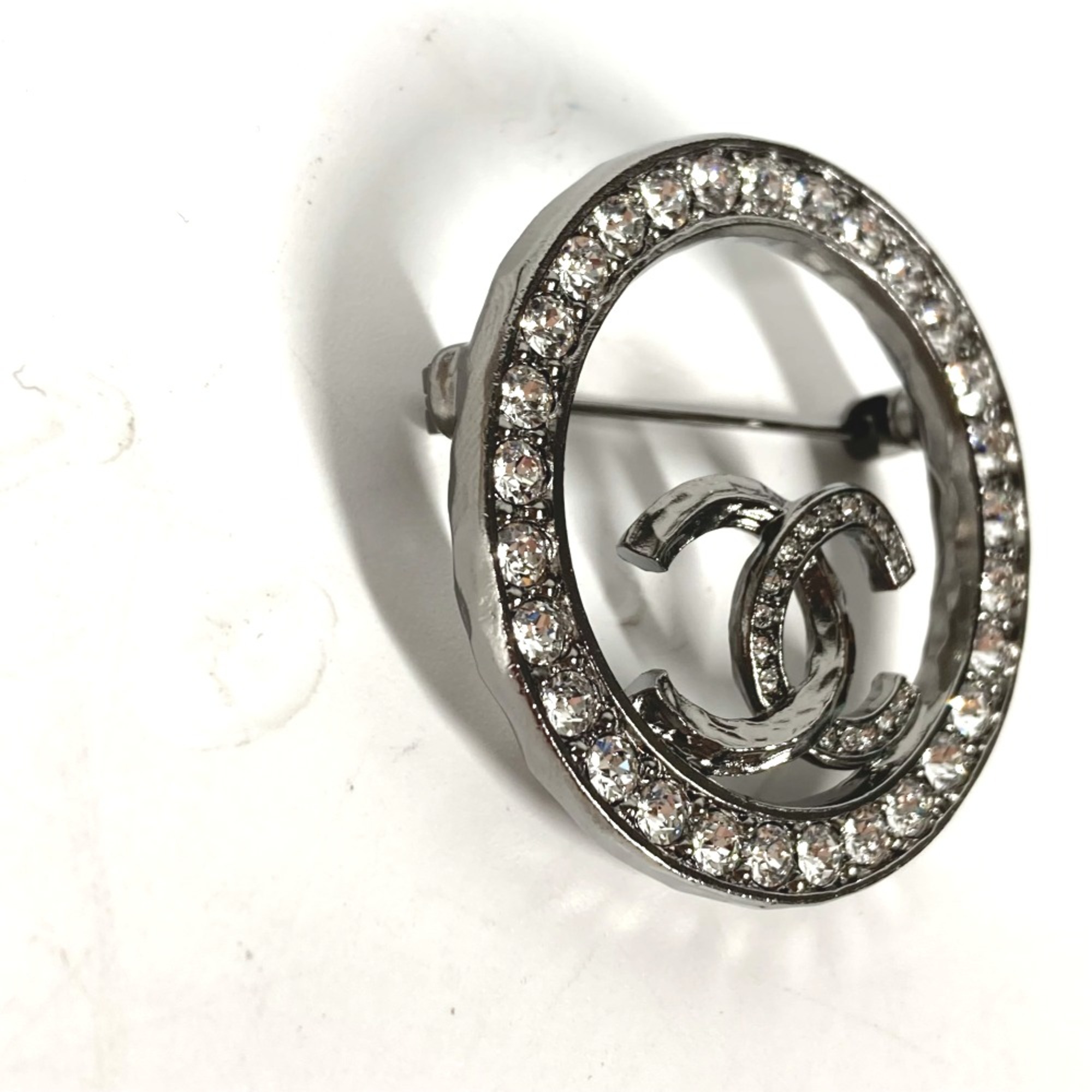 Chanel 21K Accessories Brooch Silver