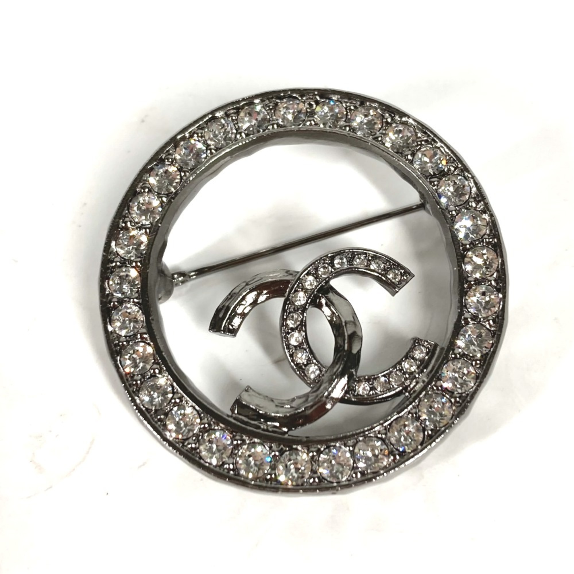 Chanel 21K Accessories Brooch Silver