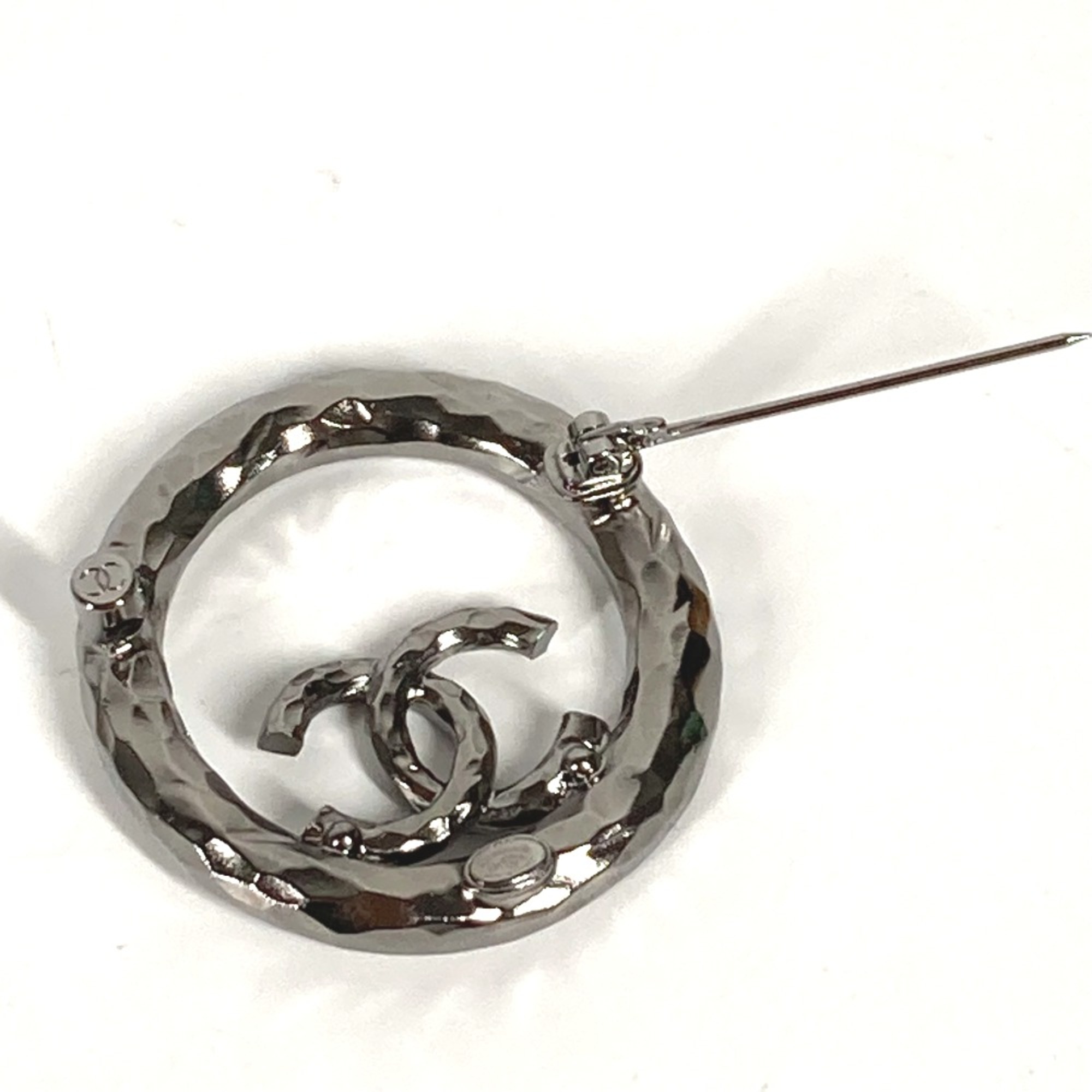 Chanel 21K Accessories Brooch Silver