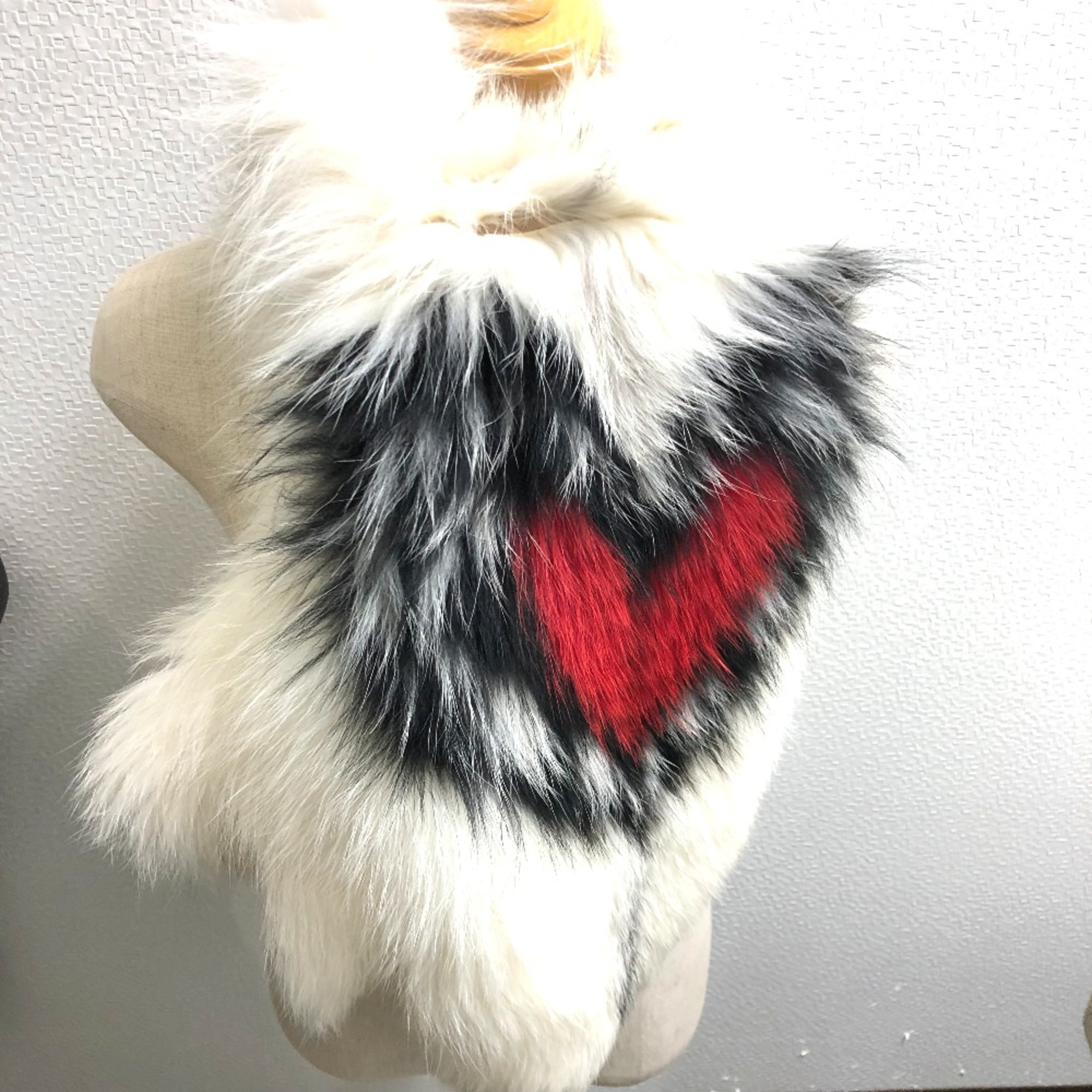 CHRISTIAN DIOR 86FUR250I820 heart fur Scarf White/Red/Black