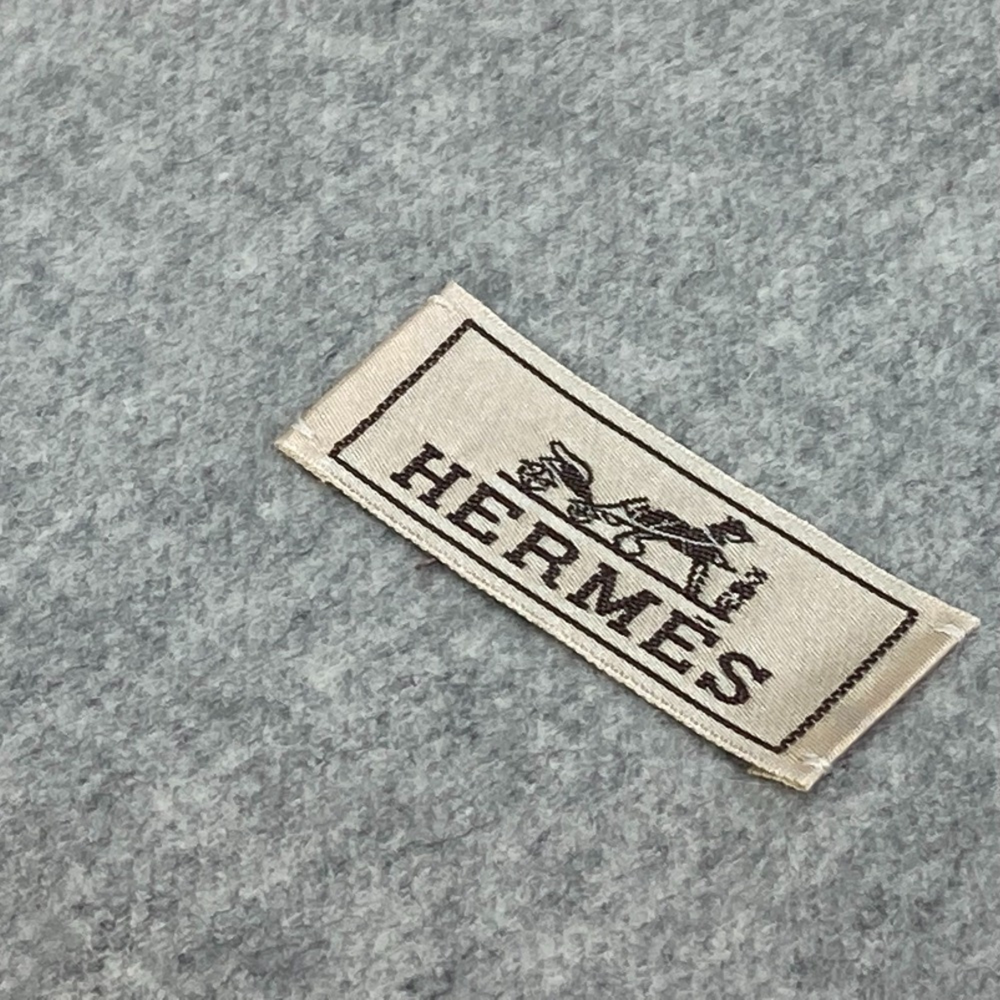 Hermes H391632T 02 logo king tiger Royal Embroidery Tiger Animal Fringe Scarf Gris gray