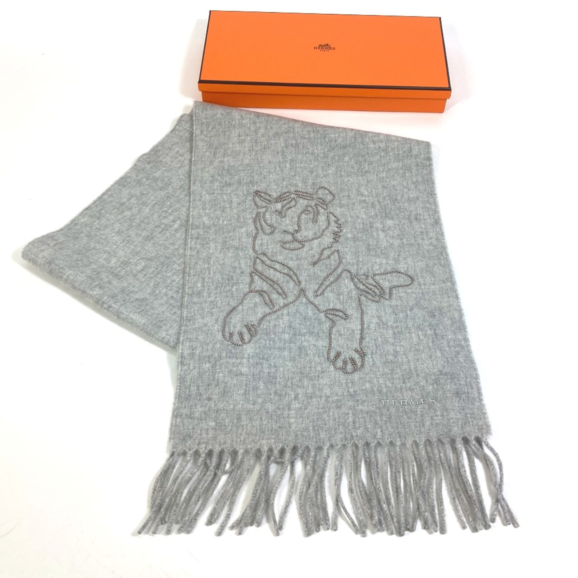 Hermes H391632T 02 logo king tiger Royal Embroidery Tiger Animal Fringe Scarf Gris gray