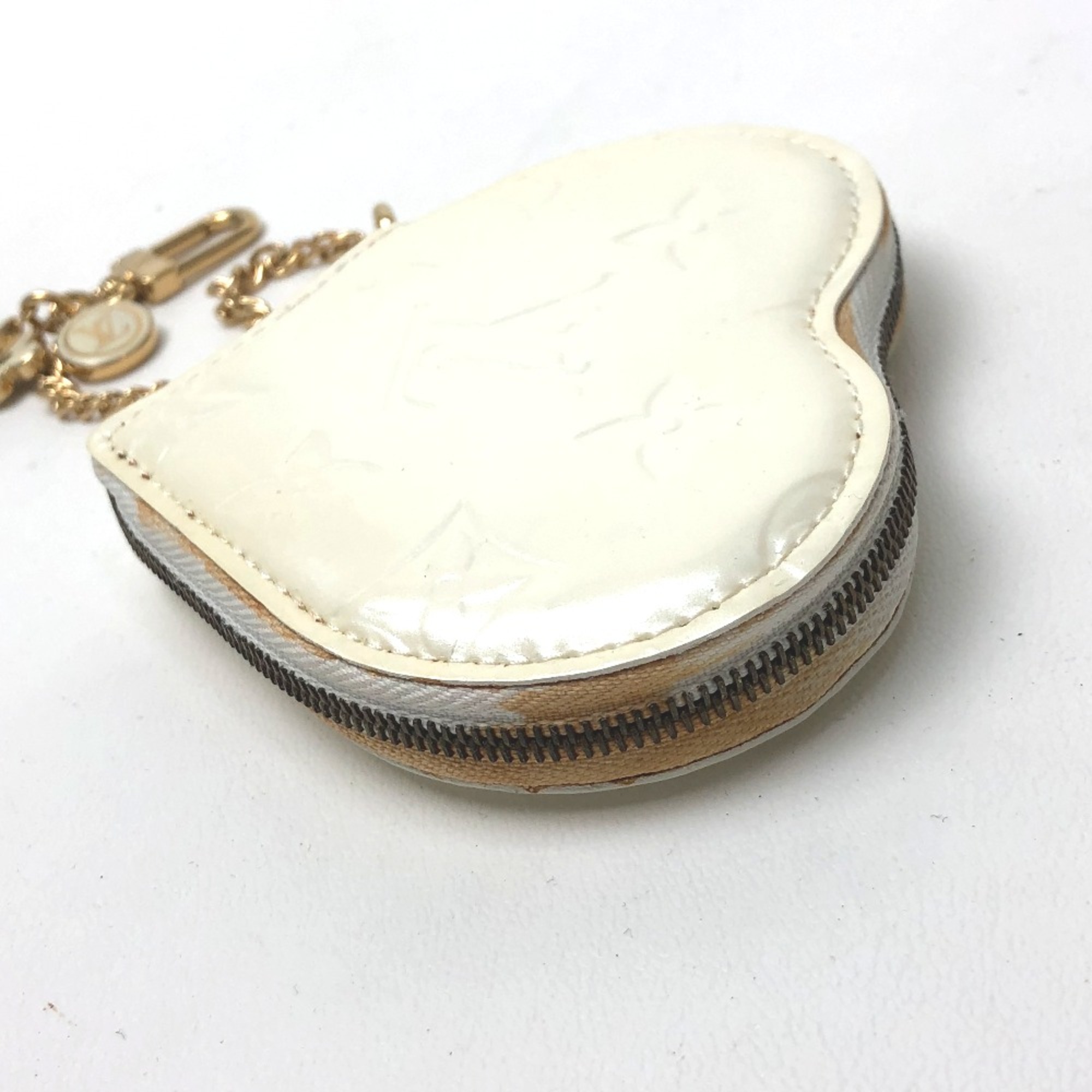 Louis Vuitton M91918 Monogram-Vernis Heart-shaped coin purse Perle White