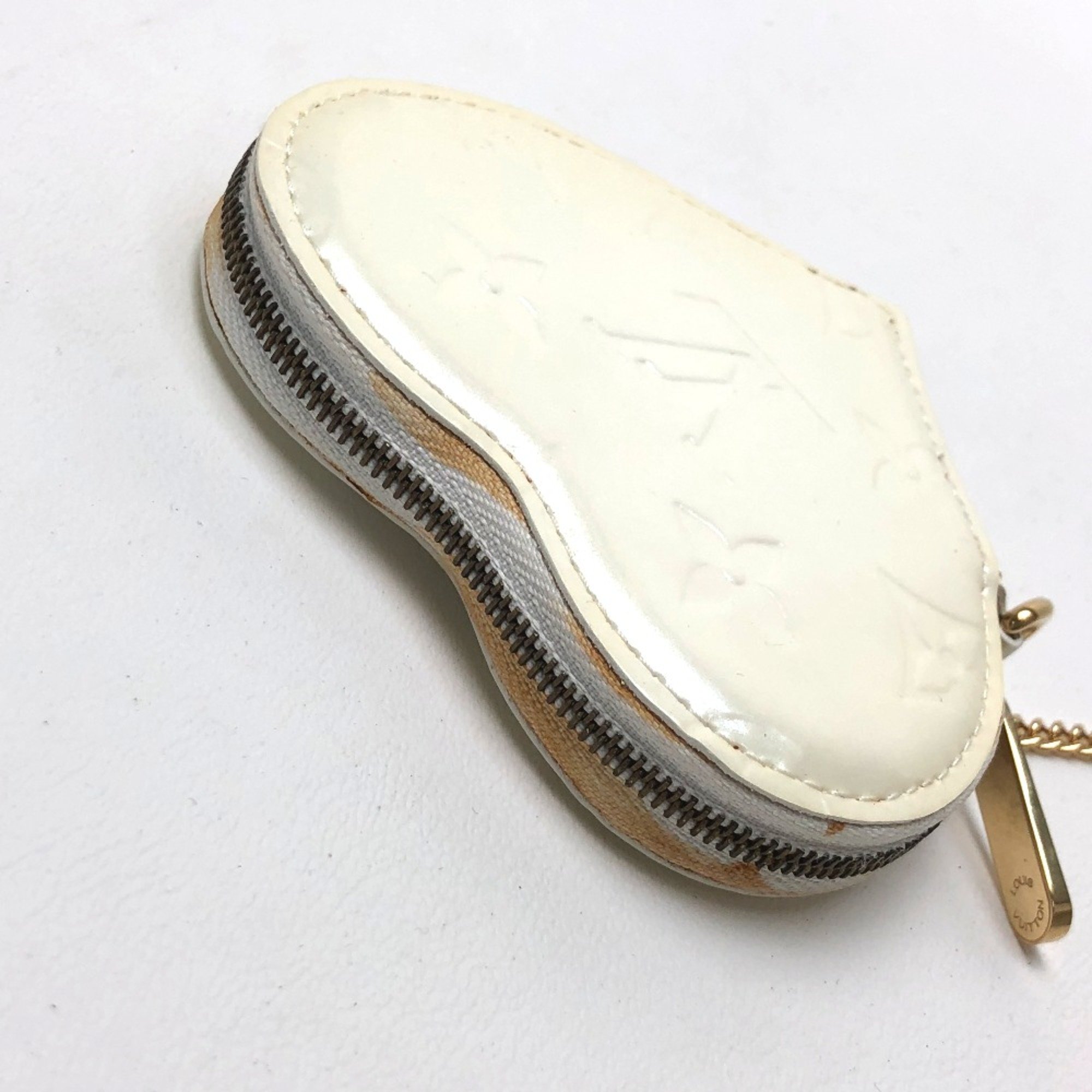 Louis Vuitton M91918 Monogram-Vernis Heart-shaped coin purse Perle White