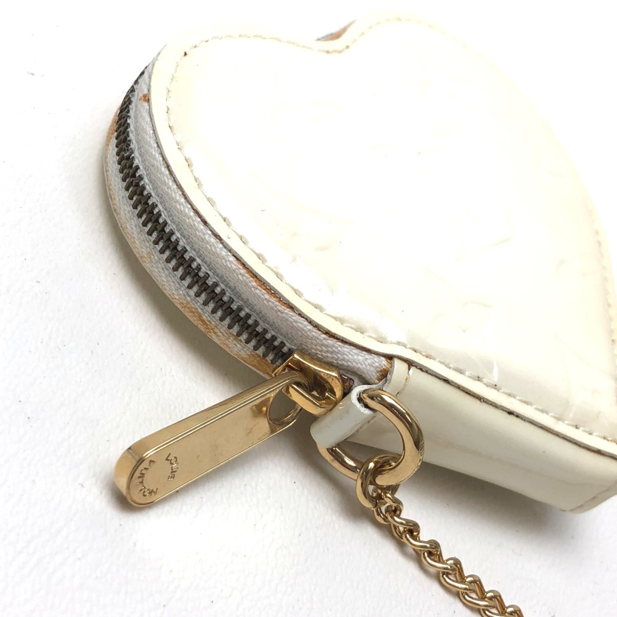 Louis Vuitton M91918 Monogram-Vernis Heart-shaped coin purse Perle White