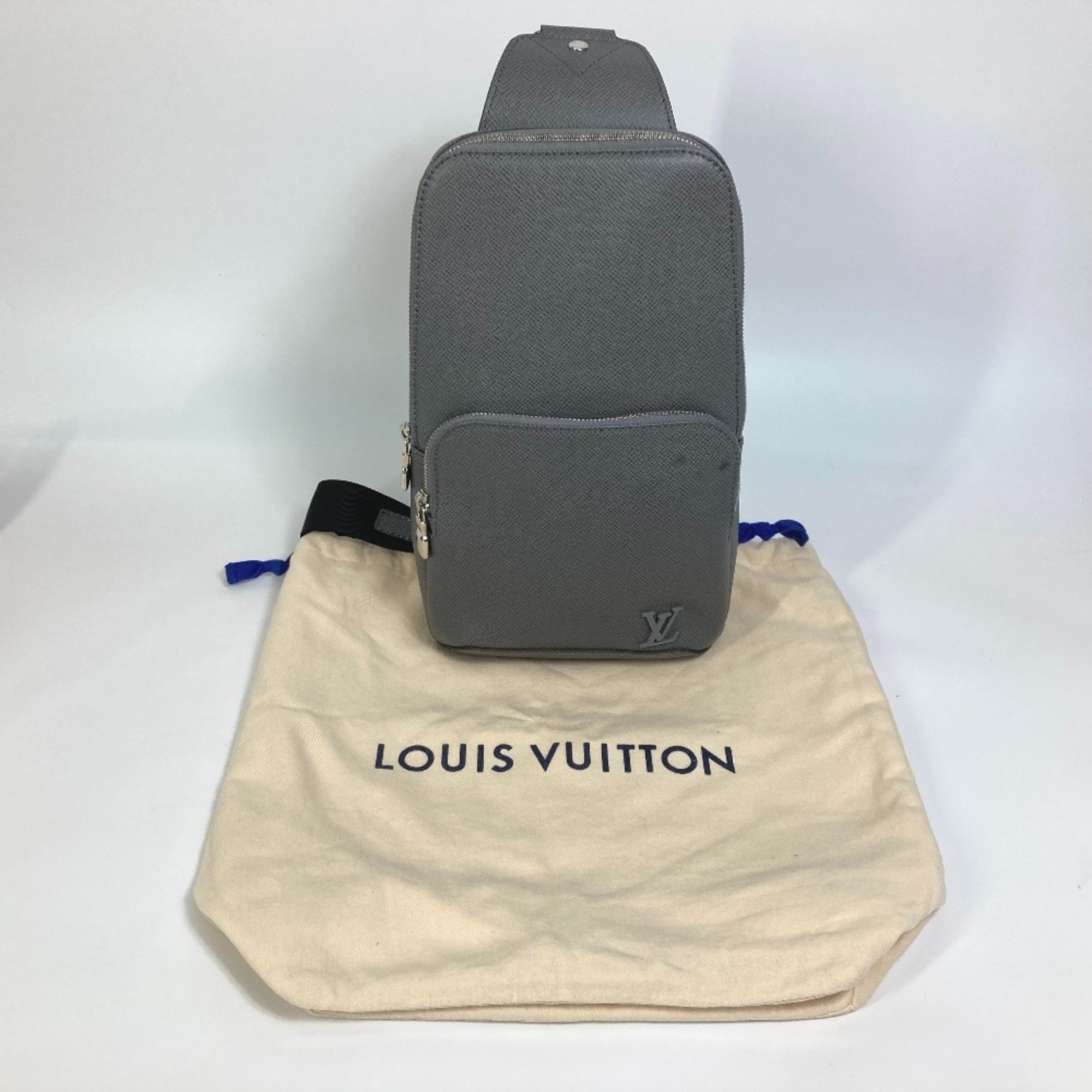 Louis Vuitton M30801 Taiga Bag Shoulder Bag Gris gray