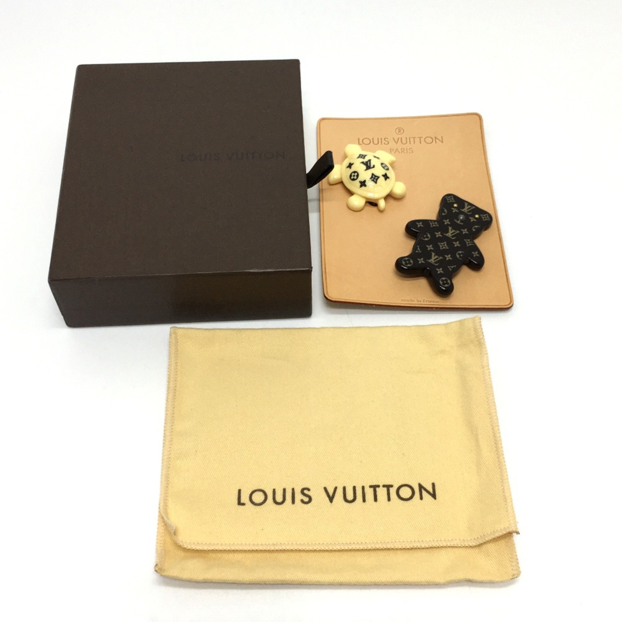 Louis Vuitton M64939 Monogram teddy bear turtle Brooch Brown x White