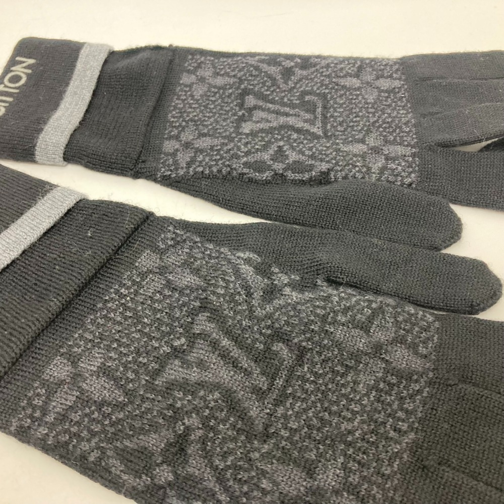 Louis Vuitton M73470 gloves Glove Black gray