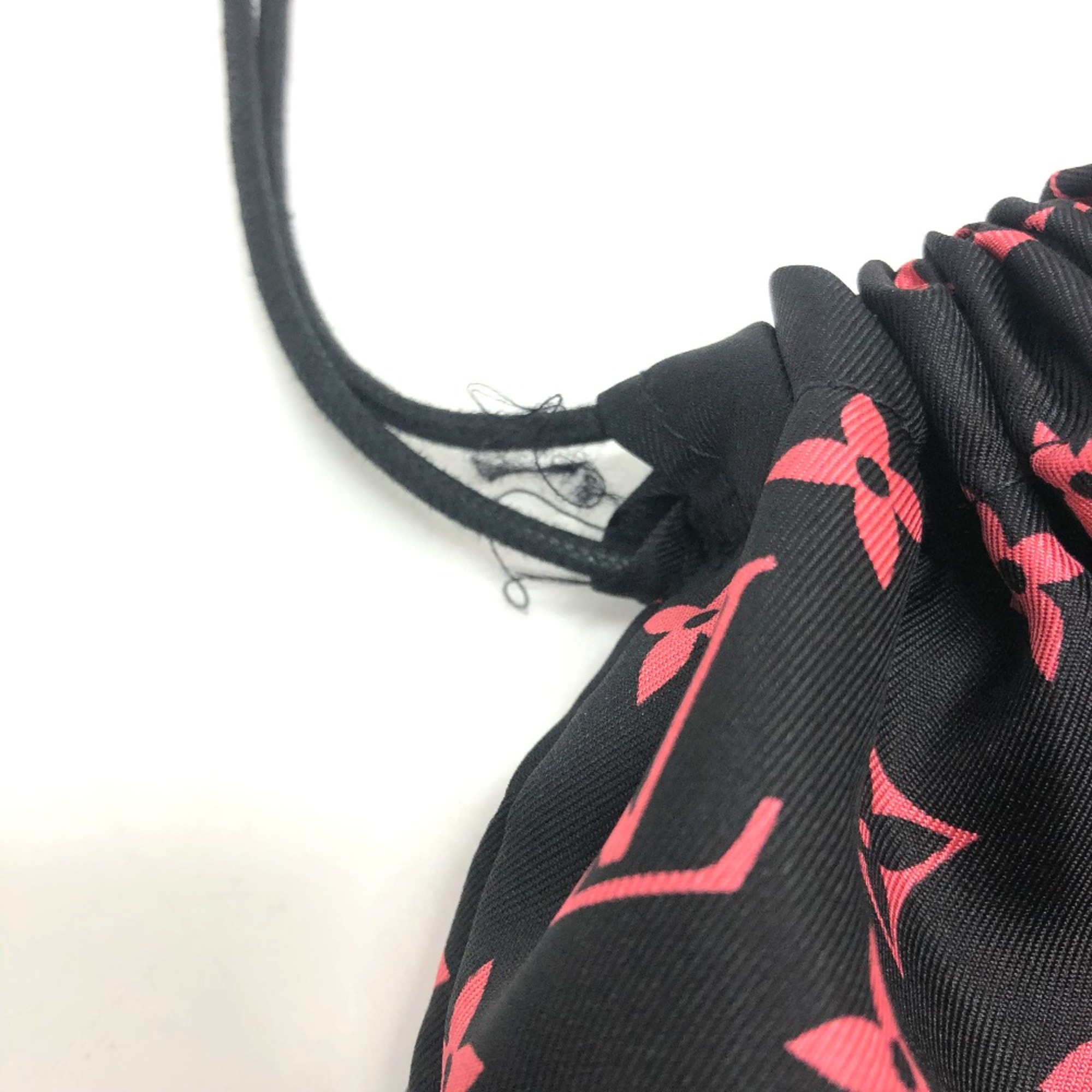 Louis Vuitton MP2279 Fashion Accessories Giant Pleated Scarf Black