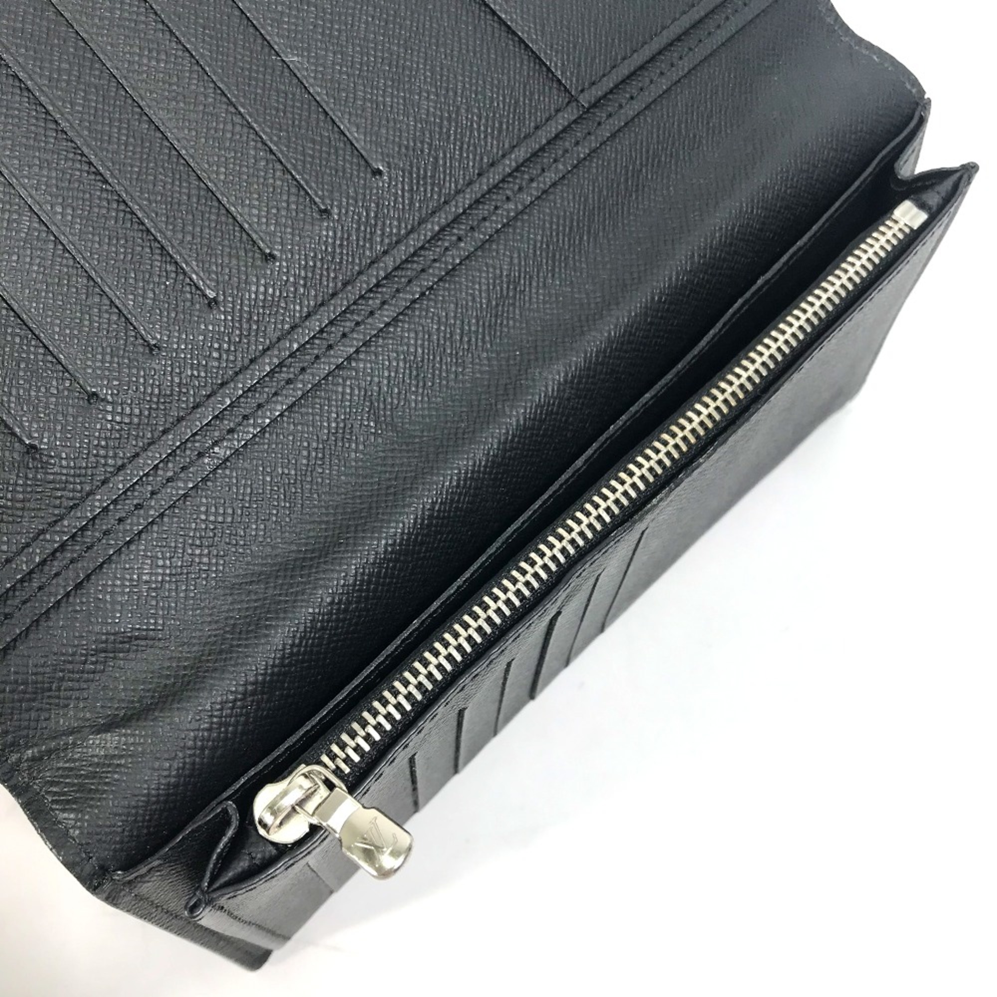 Louis Vuitton M30285 Taiga Two fold Long Wallet Black