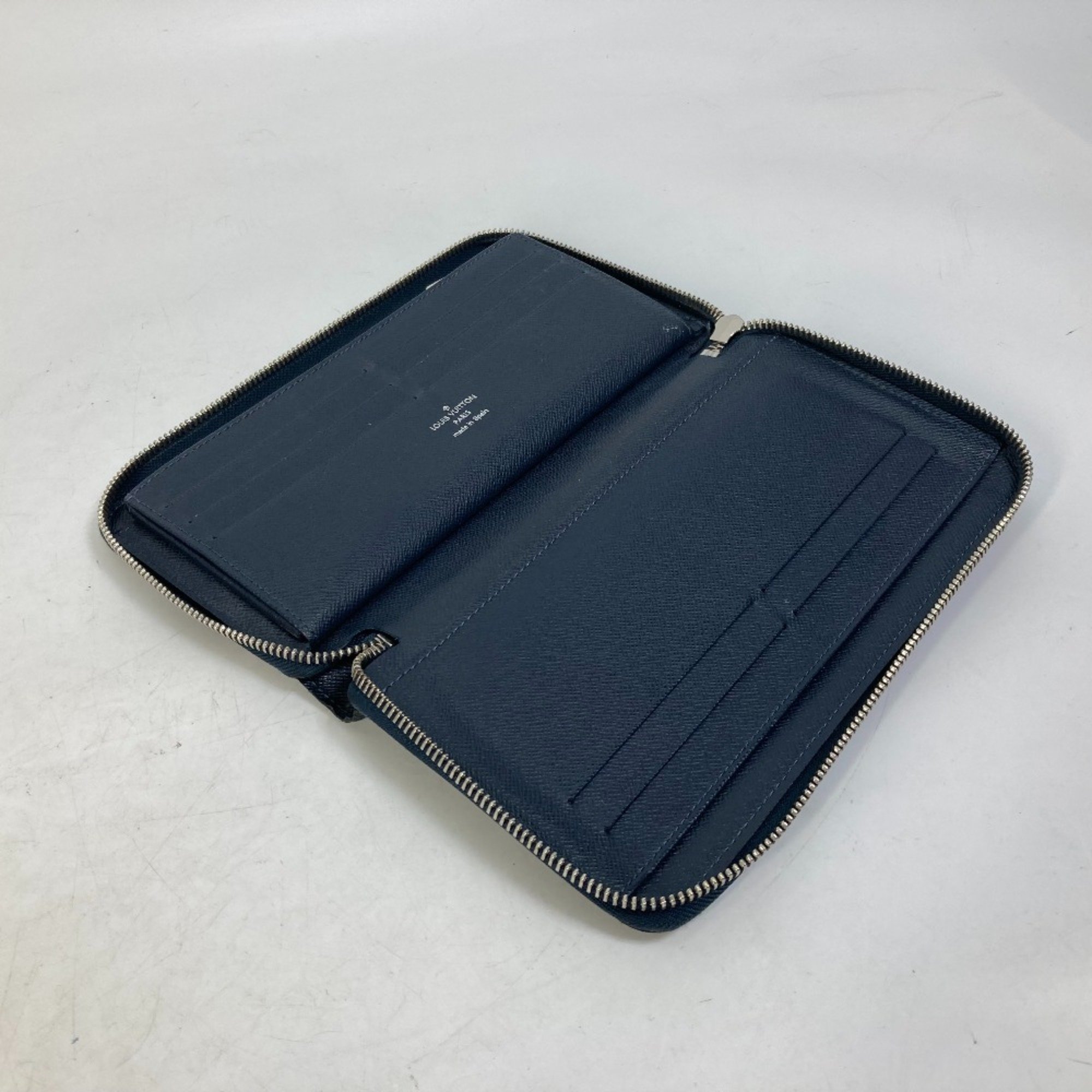 Louis Vuitton M62644 travel case long wallet Zip Around Long Wallet Navy