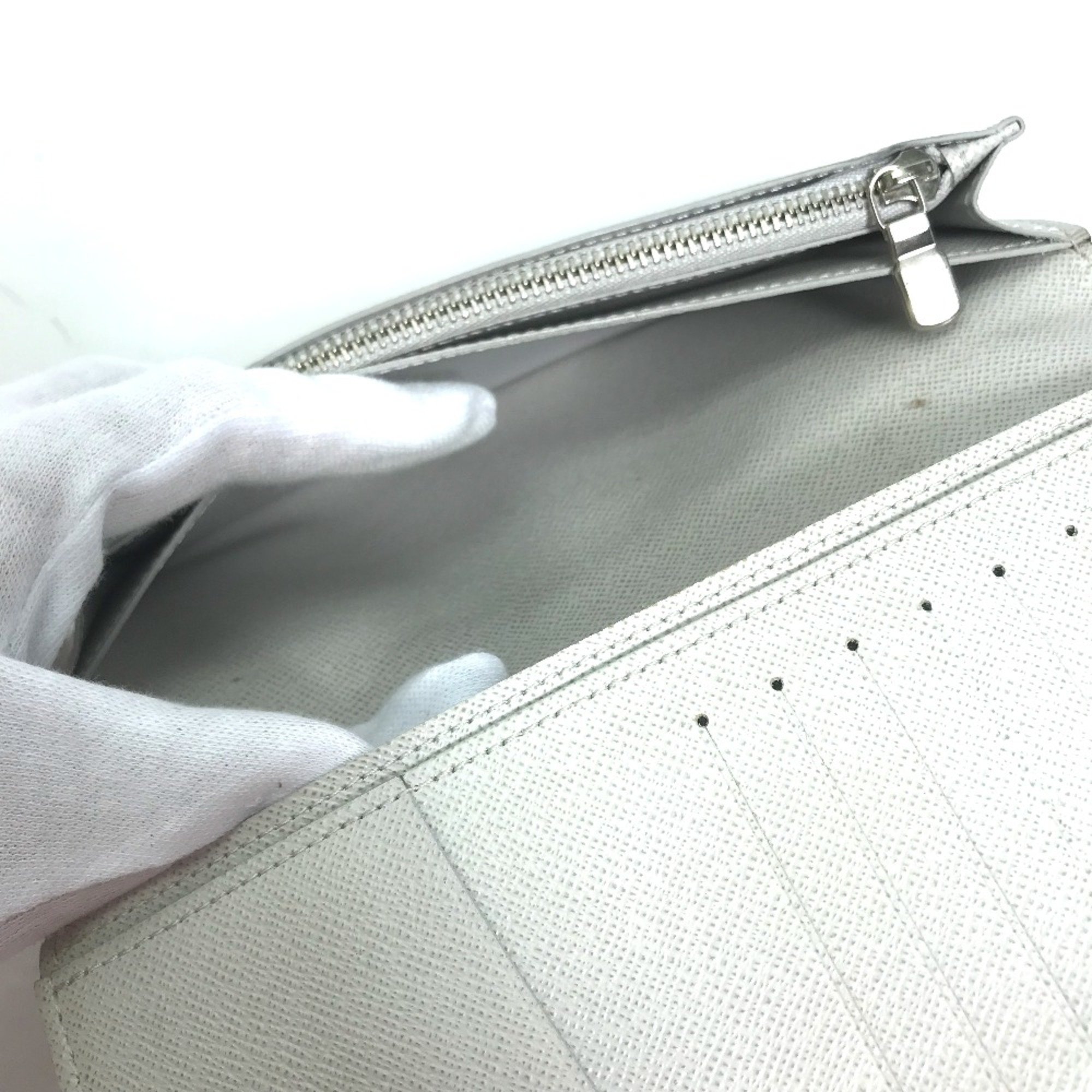 Louis Vuitton M30298 Taigalama Two fold Long Wallet White