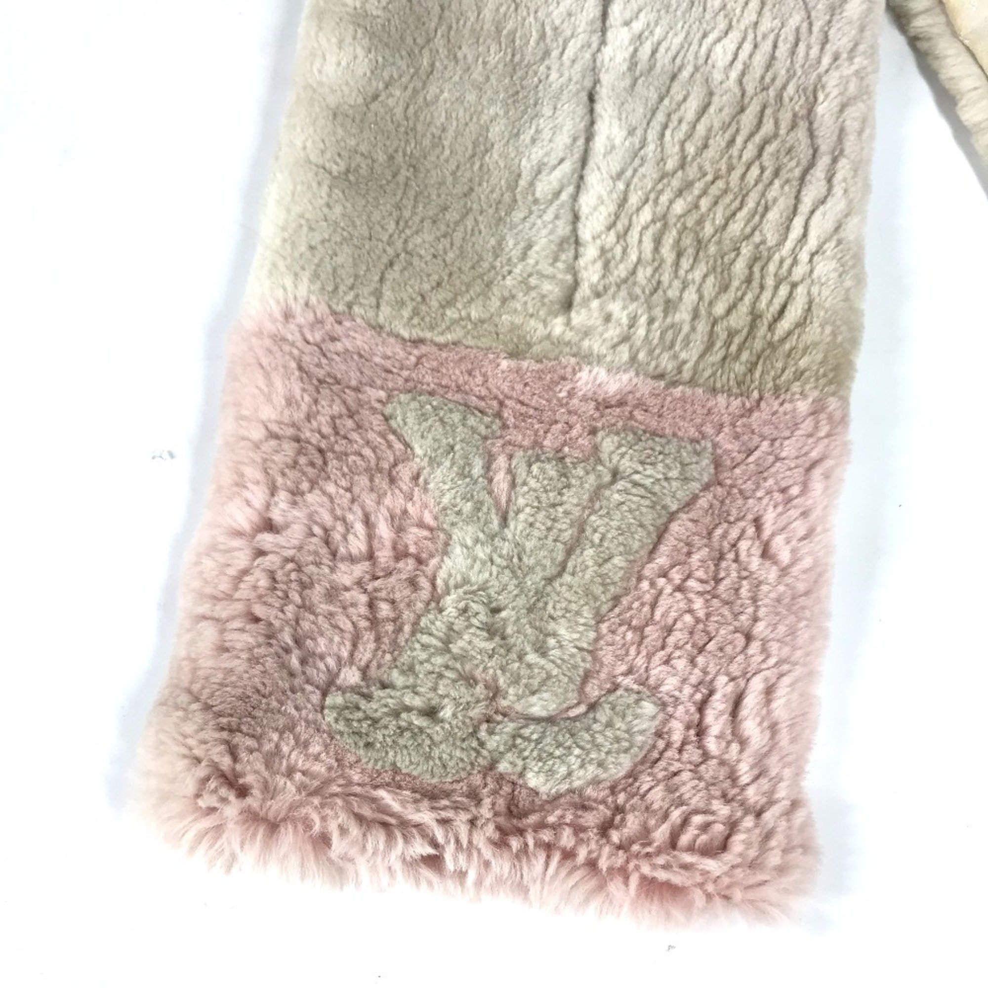 Louis Vuitton M70873 Fur Tippet Logo Bicolor Scarf pink Beige