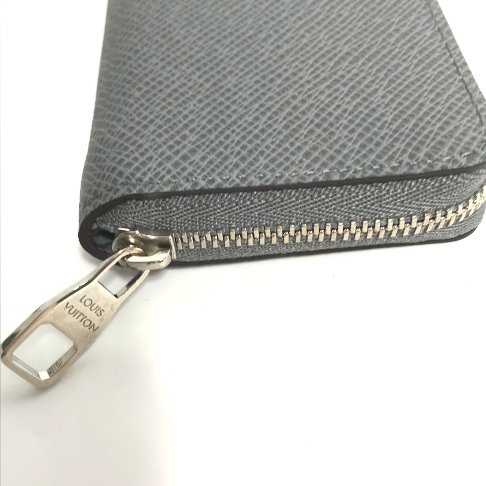 Louis Vuitton M32617 Taiga Coin Compartment Wallet coin purse Gracie gray