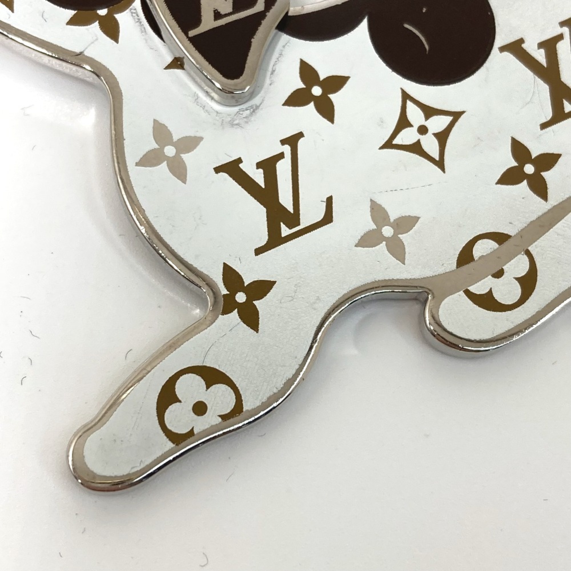 Louis Vuitton M00747 Animal Dog DOG Monogram Charm Key Holder White Silver