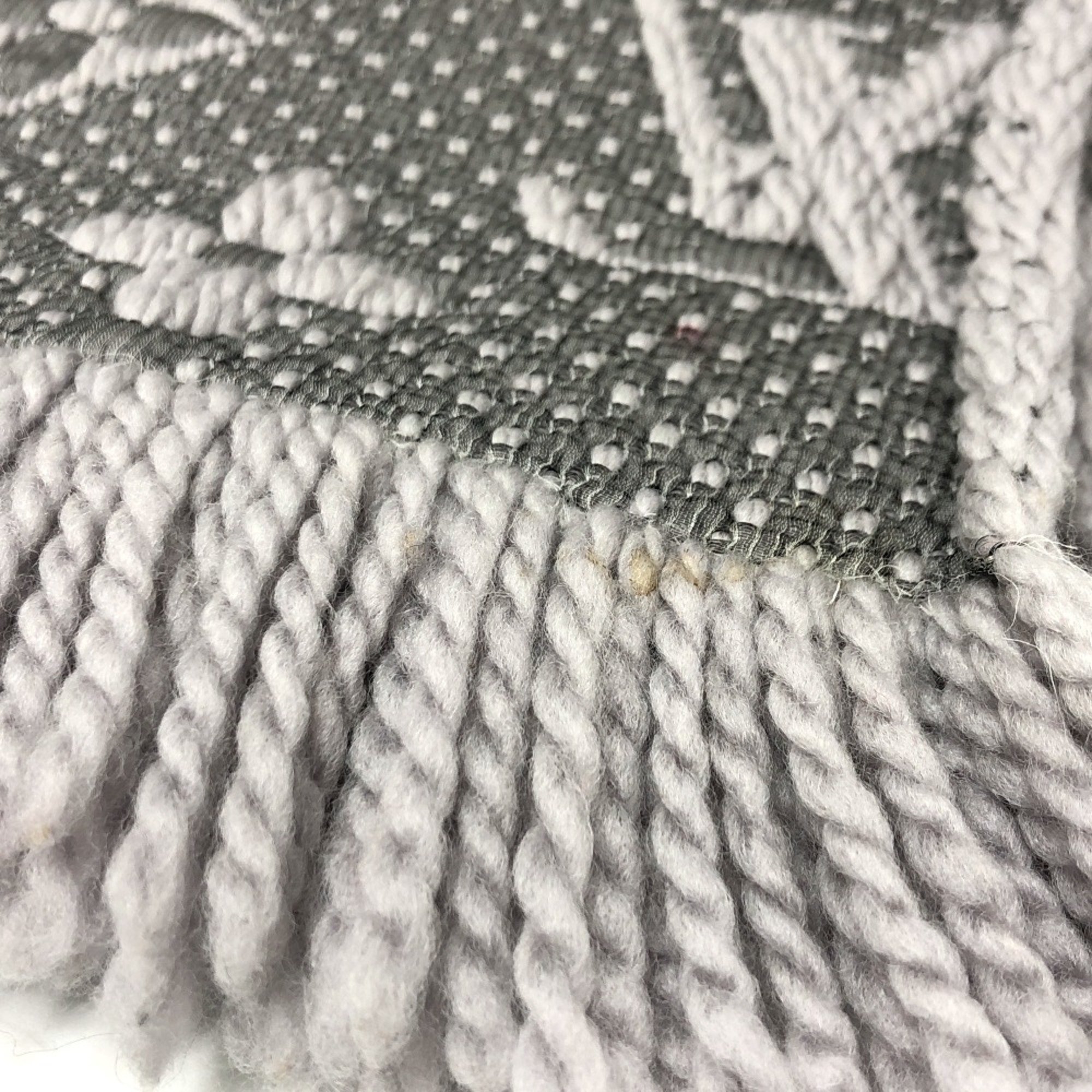 Louis Vuitton M74742 Stole/Shawl Scarf gray