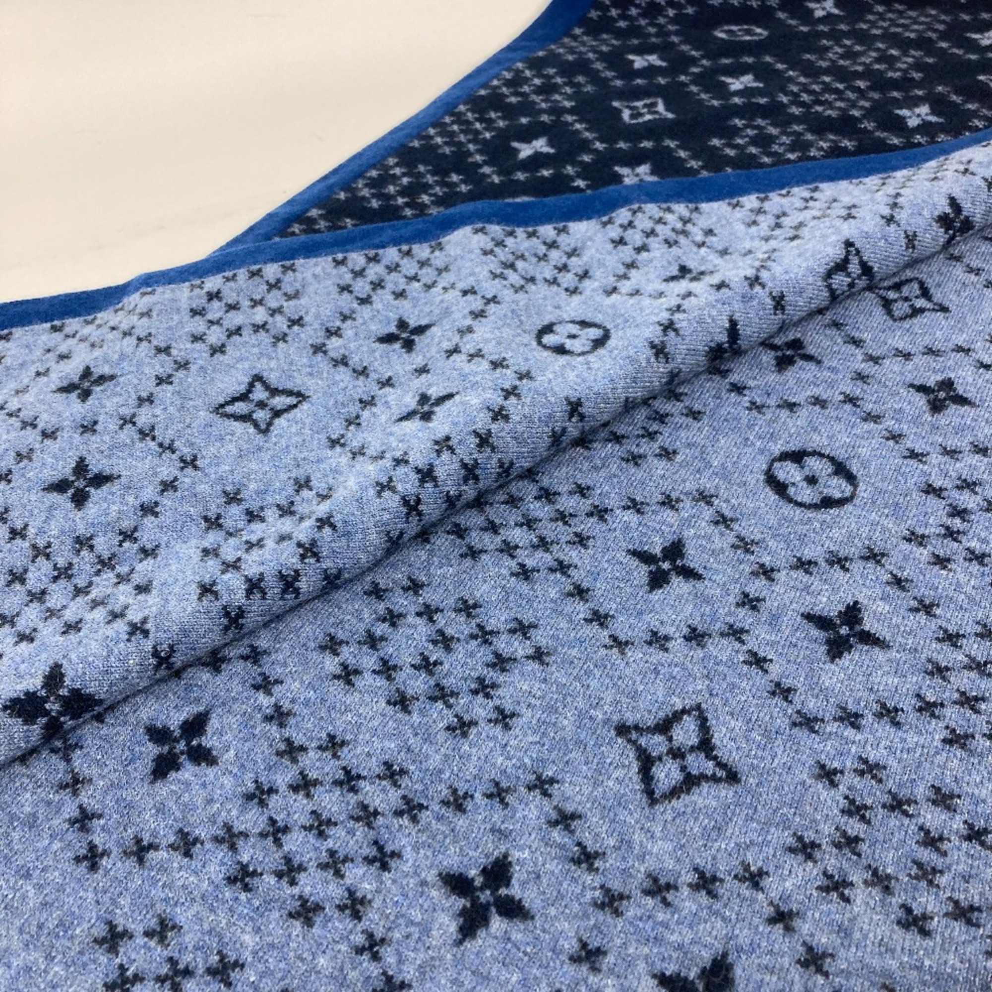 Louis Vuitton M76262 Scarf blue