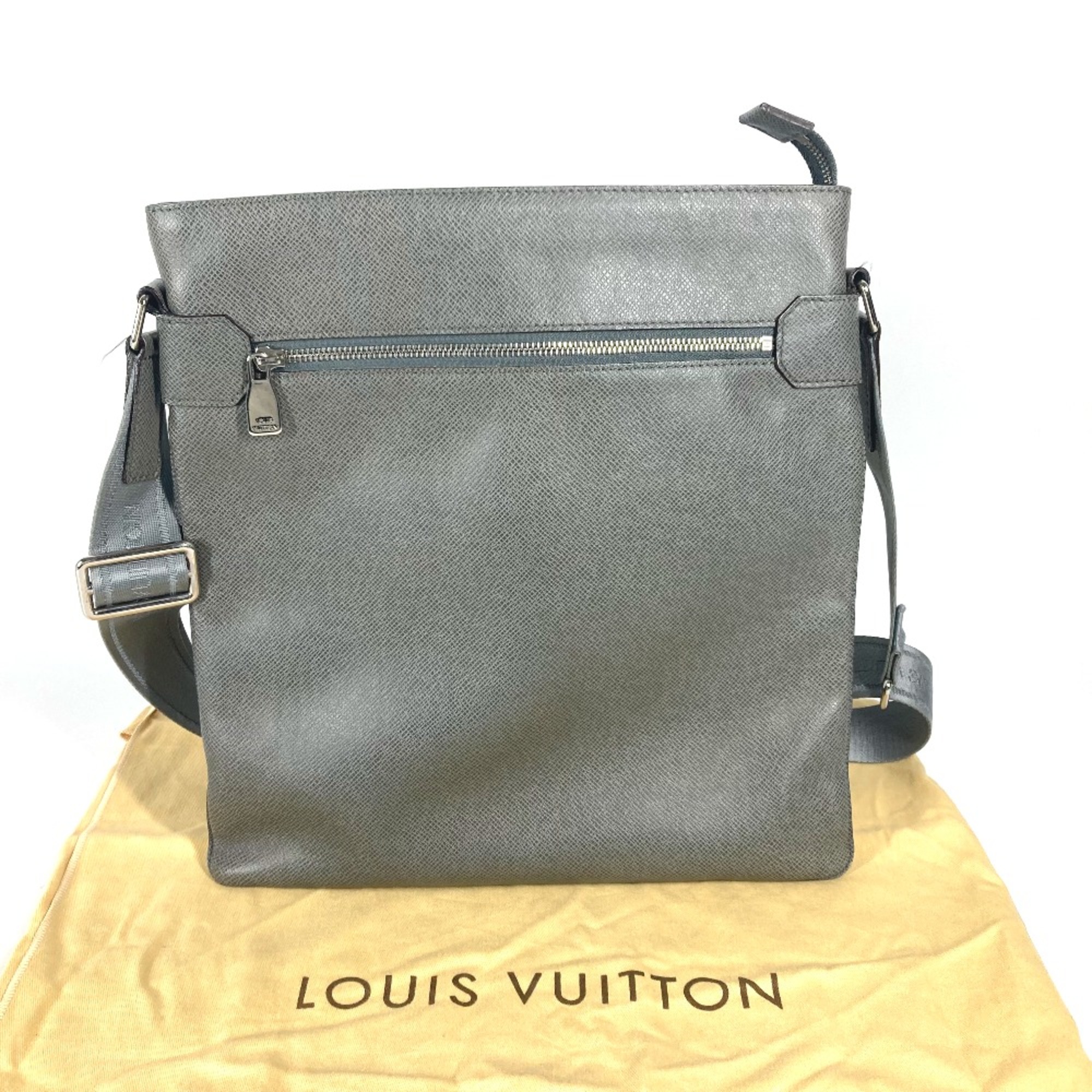 Louis Vuitton M32630 Taiga Bag Crossbody Pochette Shoulder Bag gray