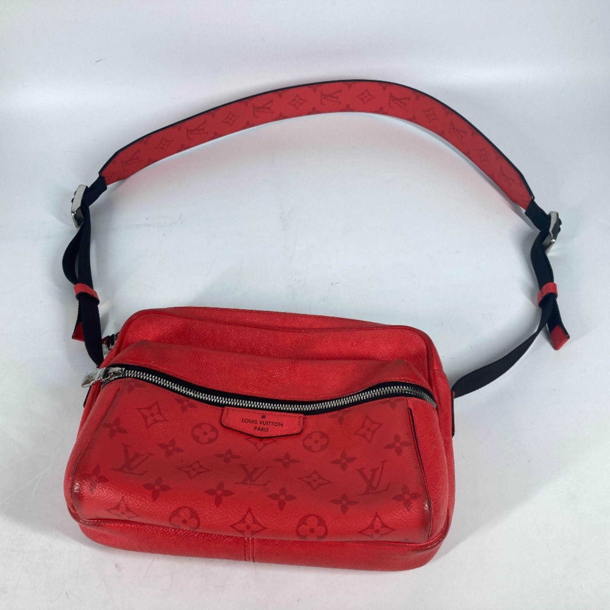 Louis Vuitton M30821 Taigalama Bag Crossbody Shoulder Bag Rouge Red