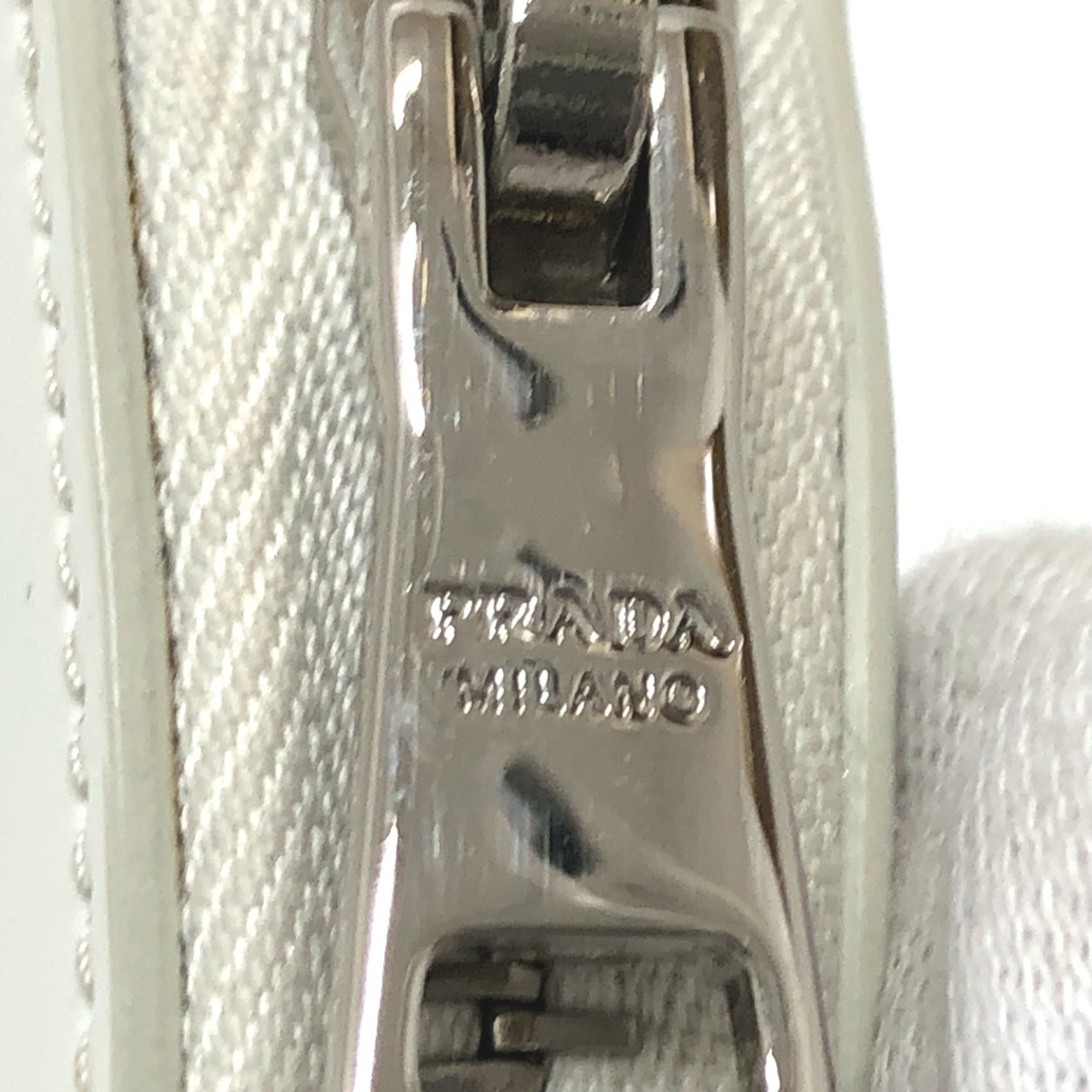 PRADA 1NR003 Chain Shoulder Crossbody Shoulder Bag White SilverHardware